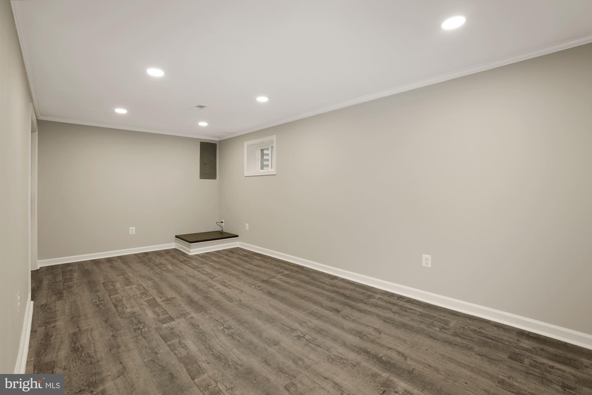 BURKE STATION SQUARE - Residential