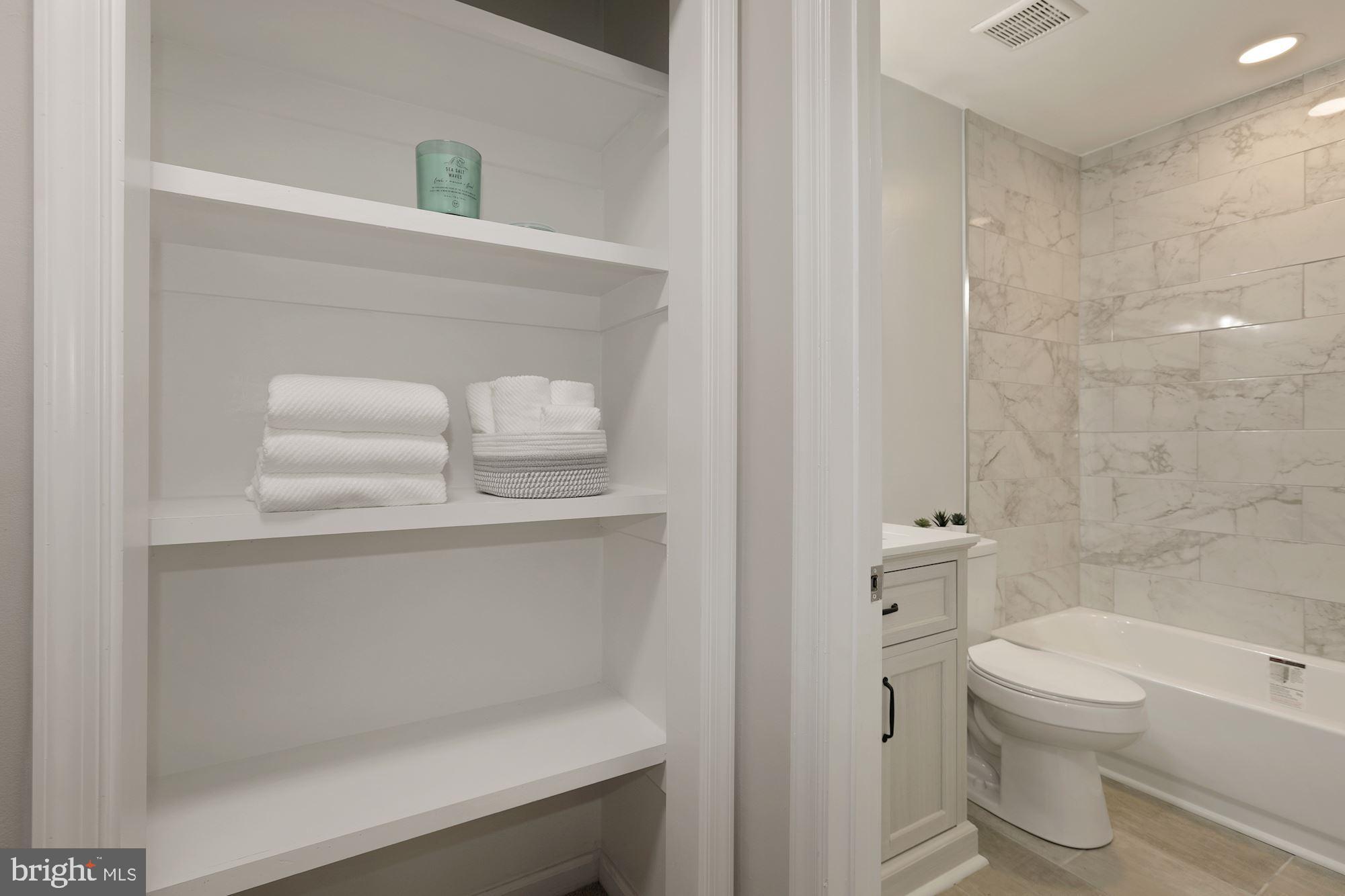 BURKE STATION SQUARE - Residential