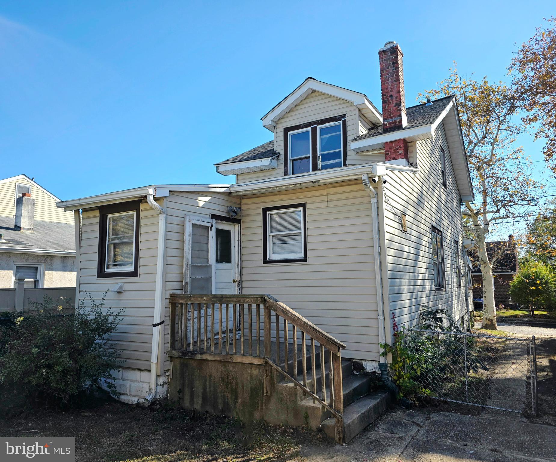 6887 WOODLAND AVENUE