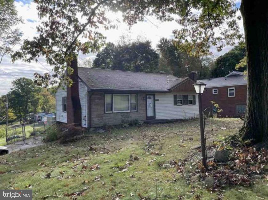 AUCTION-HOME CANNOT BE SHOWN - This ranch style single family home offers 3 bedrooms and 1 bathrooms with approximately 1135 square feet of living space on a 0.3 acre lot. The foreclosure deed has been recorded, allowing for shorter closing timelines. No Buyer Premium on this property. The seller has closing representation in this transaction. The buyer has the right to select their own title/closing company, or may use the sellers title company. The buyer is responsible for all closing costs in this transaction. In the event the buyer chooses their own title/closing company, the buyer will be responsible for additional costs for coordinating the closing that are completed by the sellers title company. It is a criminal offense to trespass on this property. NO TRESPASSING. DO NOT DISTURB ANY OCCUPANTS!