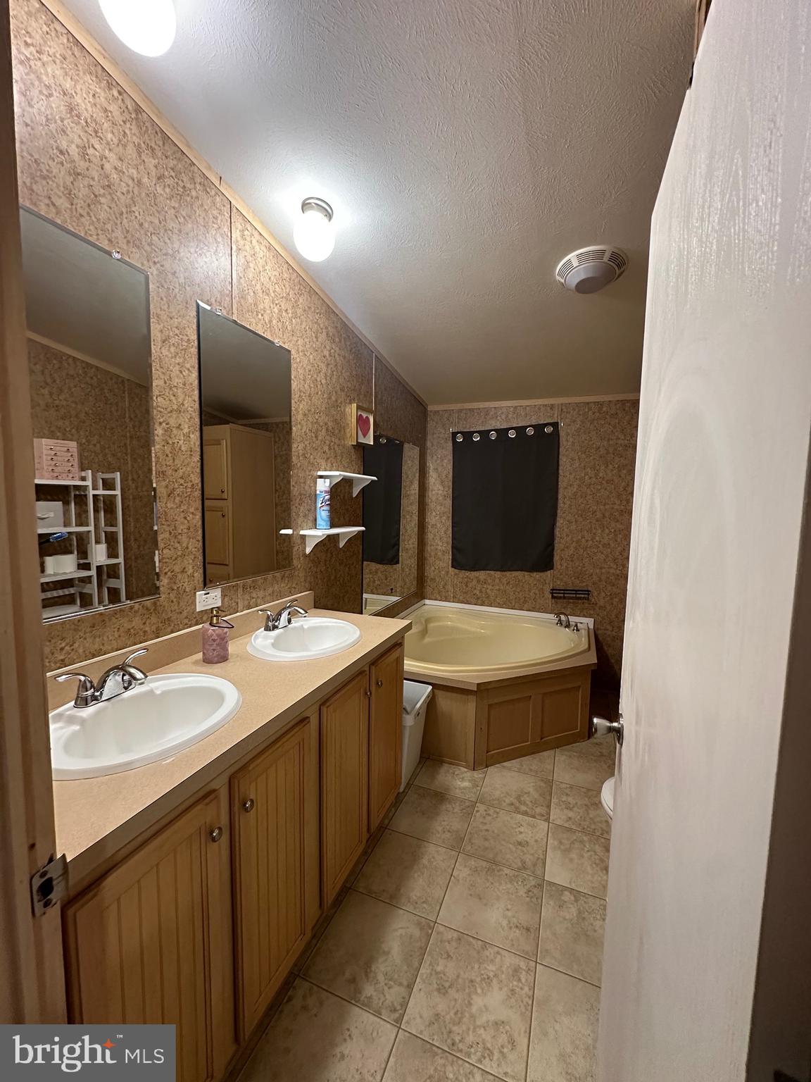 MIDWAY MOBILE VILLAGE - Residential