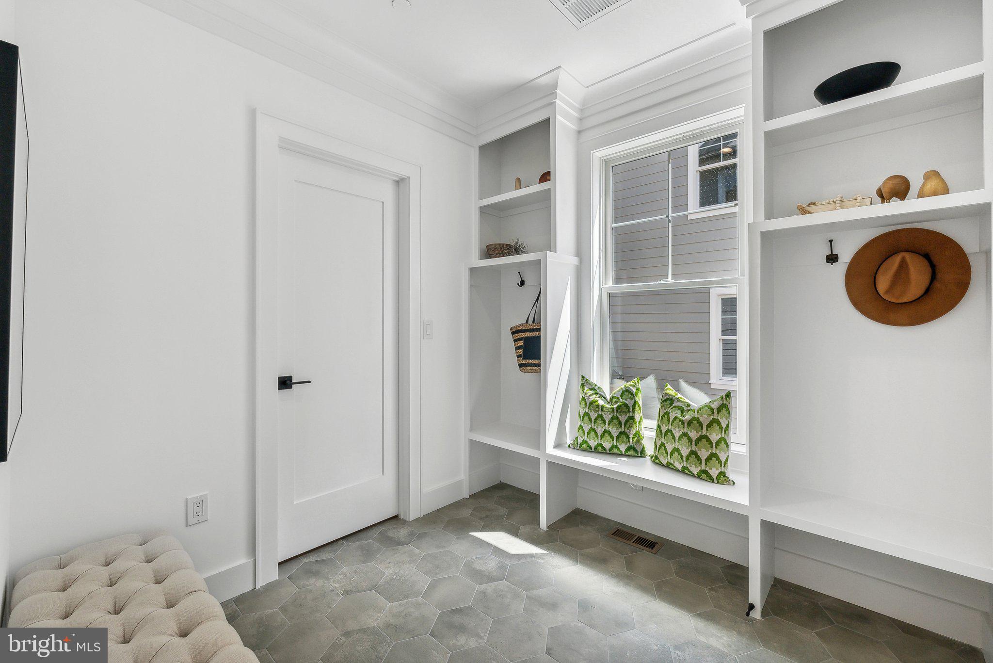 ROCK CREEK PALISADES - Residential