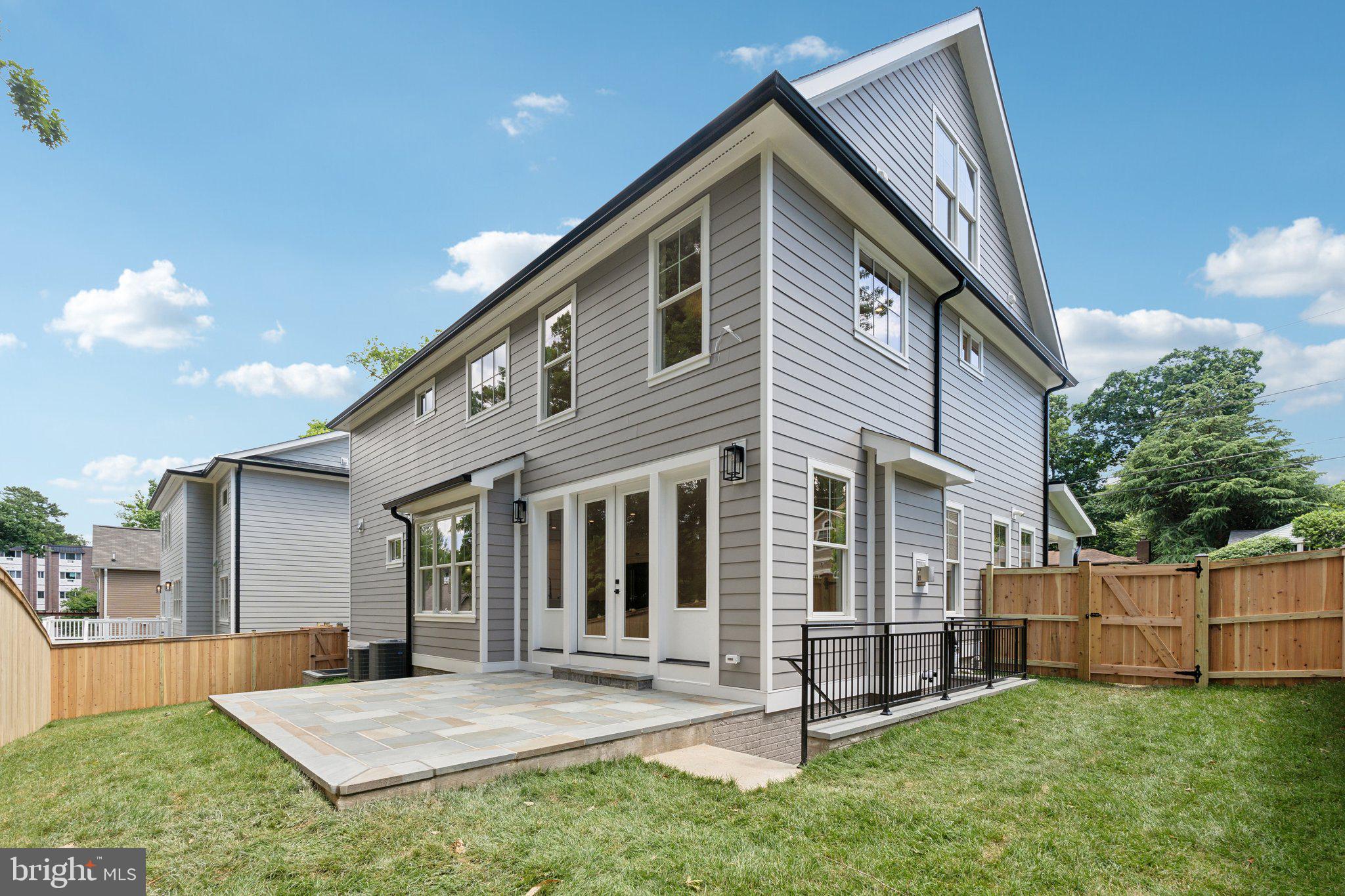 ROCK CREEK PALISADES - Residential