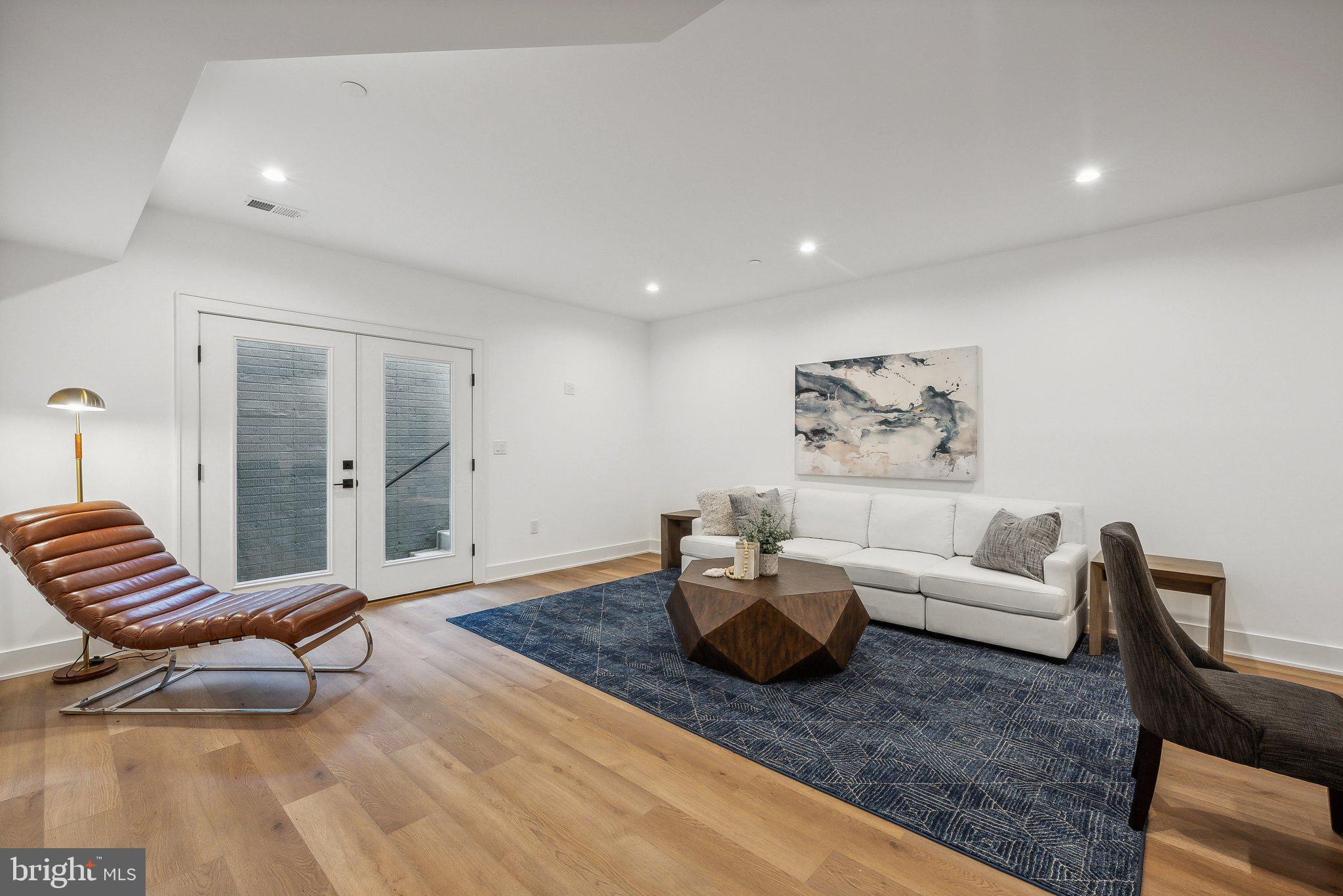 ROCK CREEK PALISADES - Residential