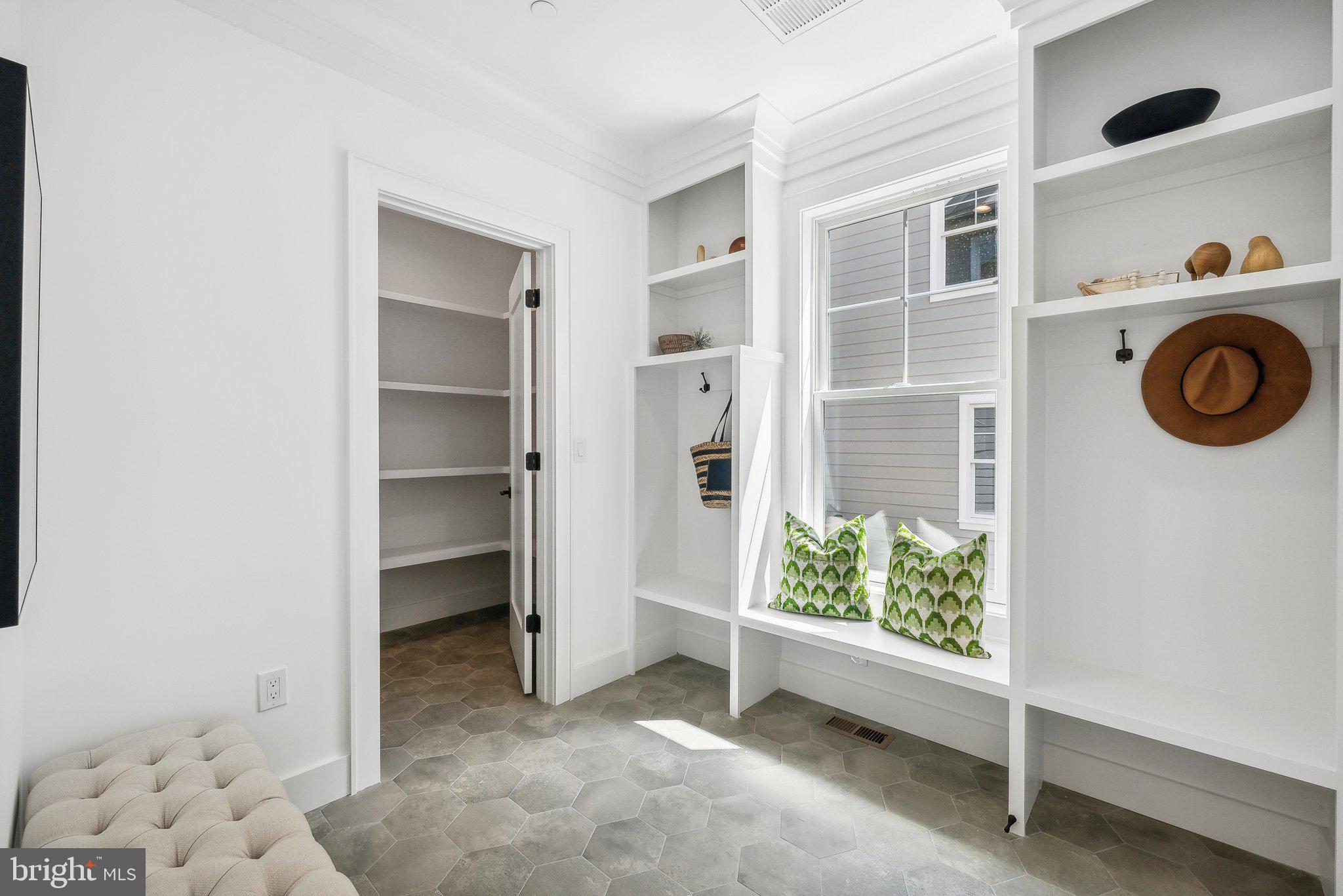 ROCK CREEK PALISADES - Residential