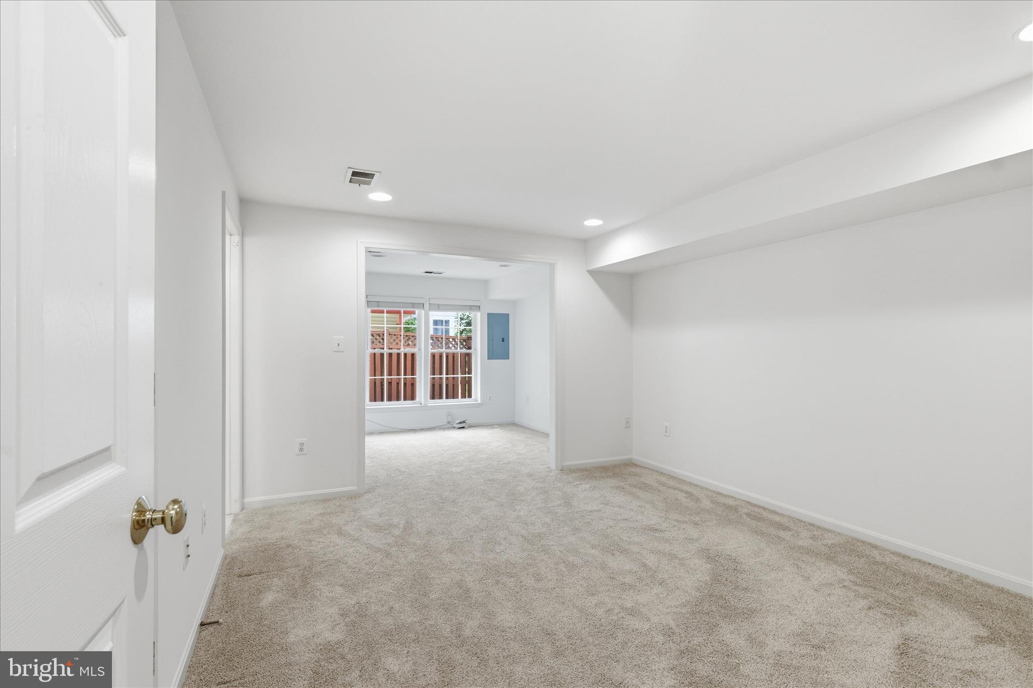 4050 FAIRFAX CENTER HUNT TRAIL