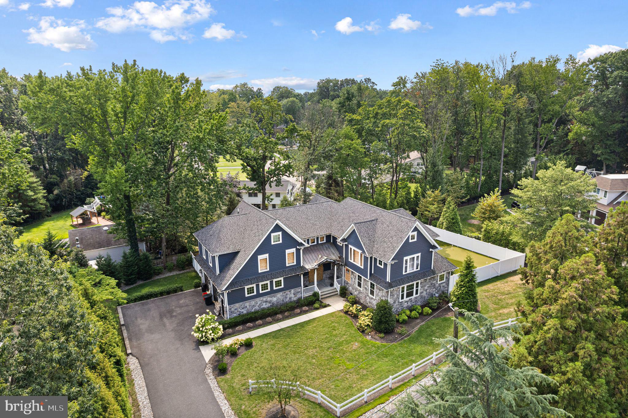 582 JOBEL DRIVE