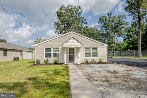 Photo of 402 Maple Ave, WILMINGTON, DE 19804 (MLS # DENC2087678)
