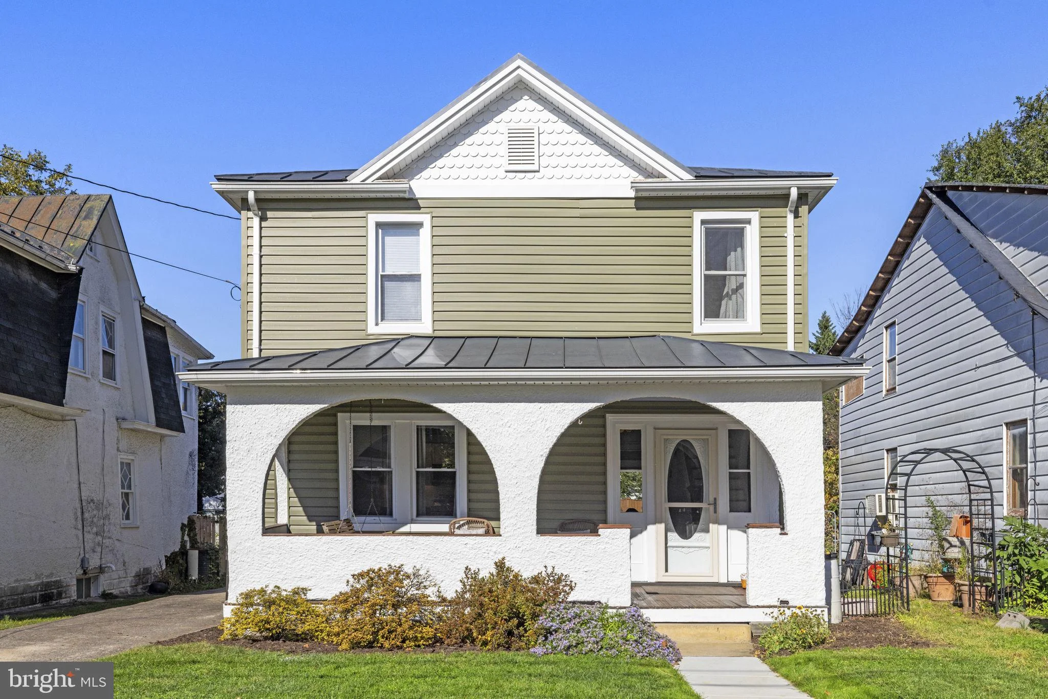 338 E Piccadilly Street