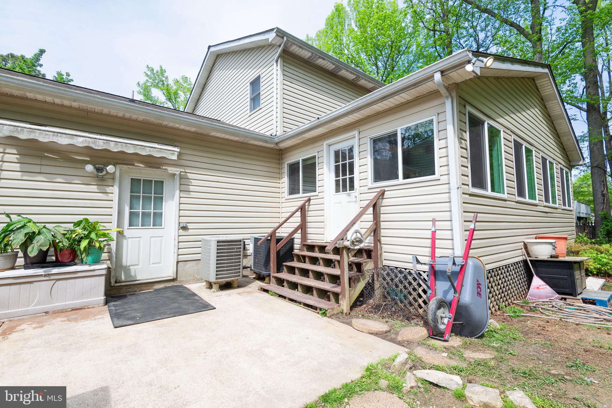 335 LARCH PLACE