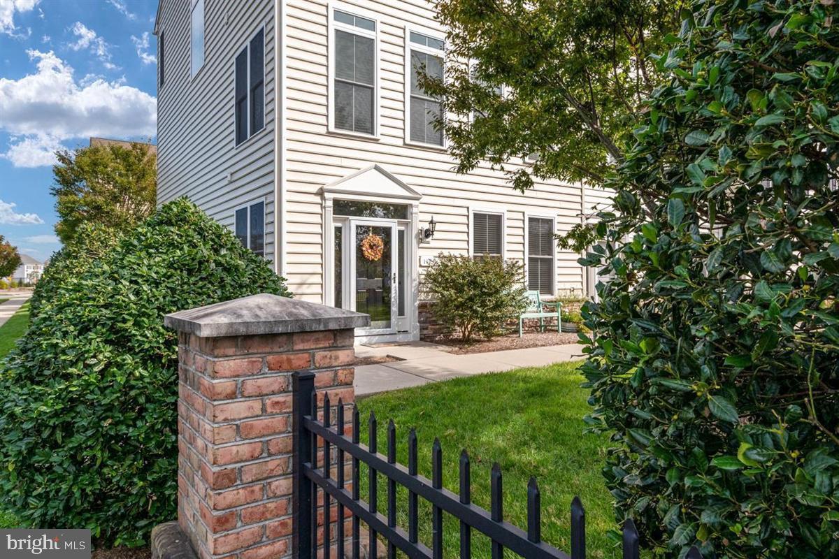 ELLENDALE - Residential Lease