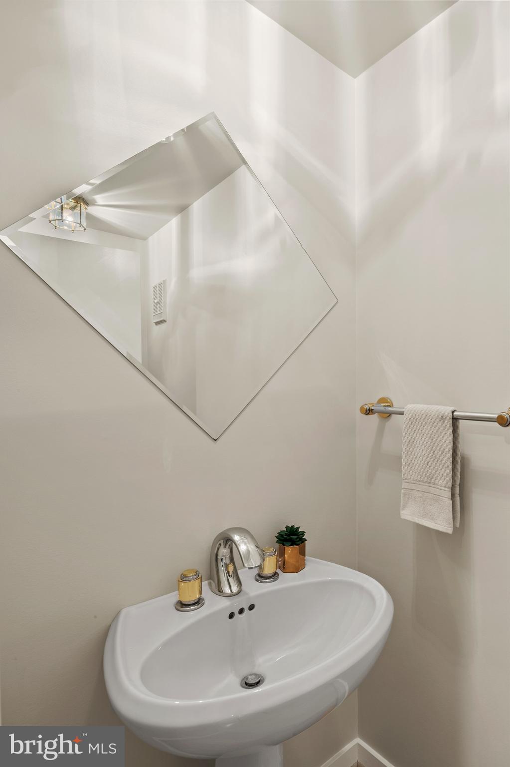 CHESAPEAKE HARBOUR - Residential