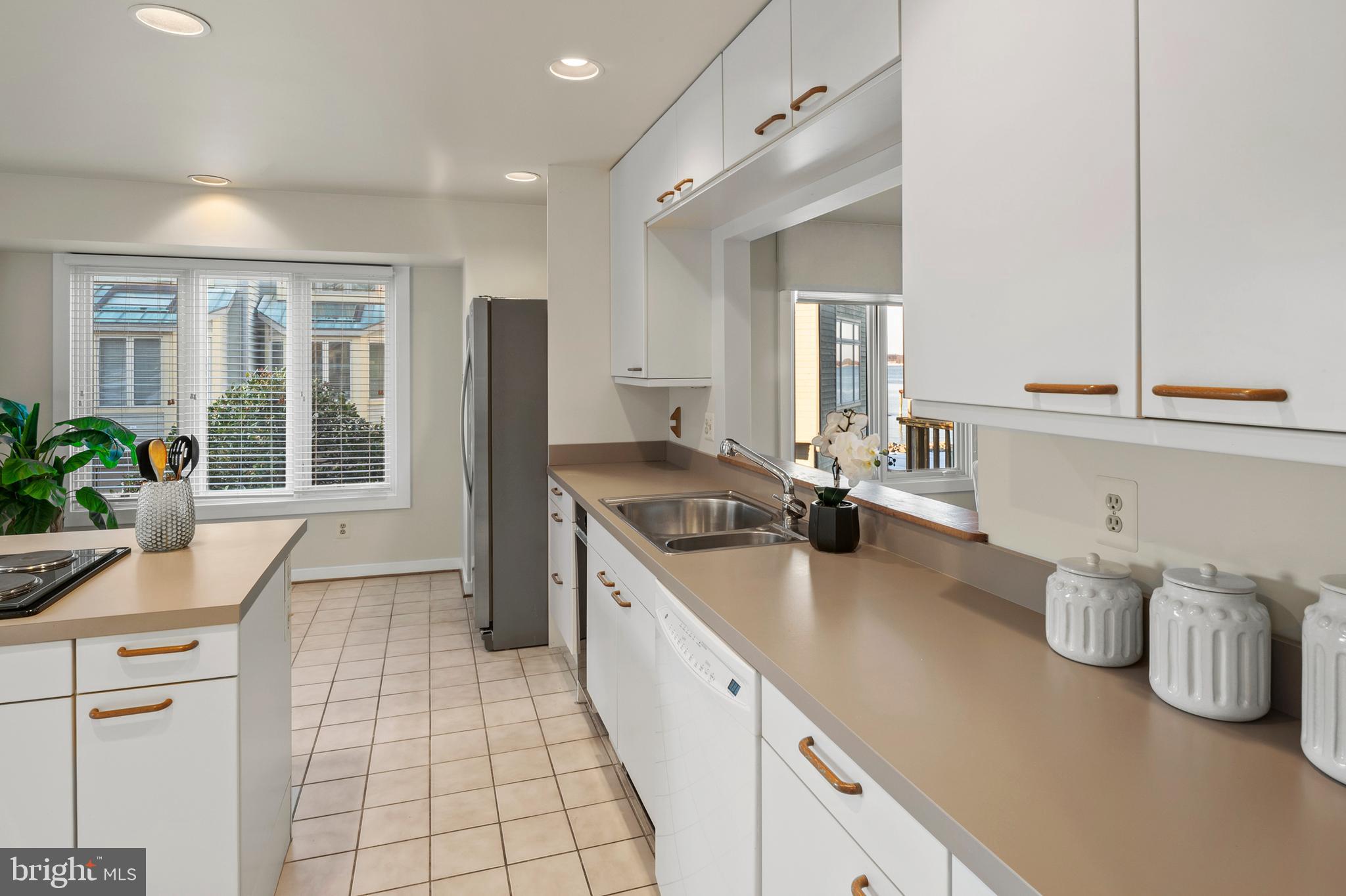 CHESAPEAKE HARBOUR - Residential