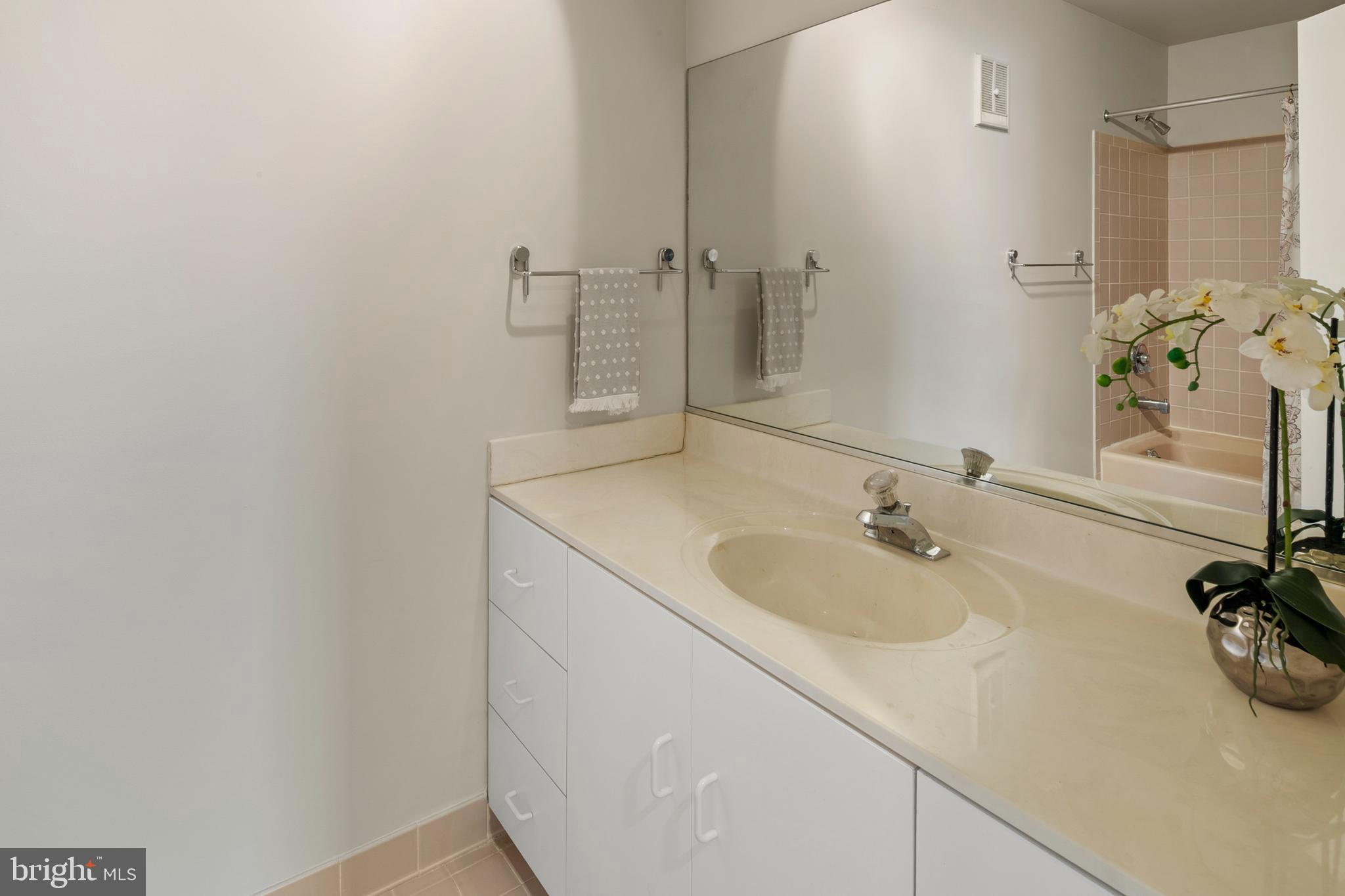 CHESAPEAKE HARBOUR - Residential