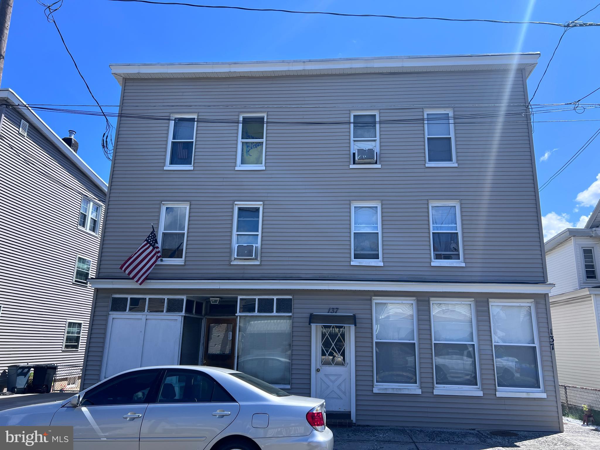 137-139 E WHITE STREET