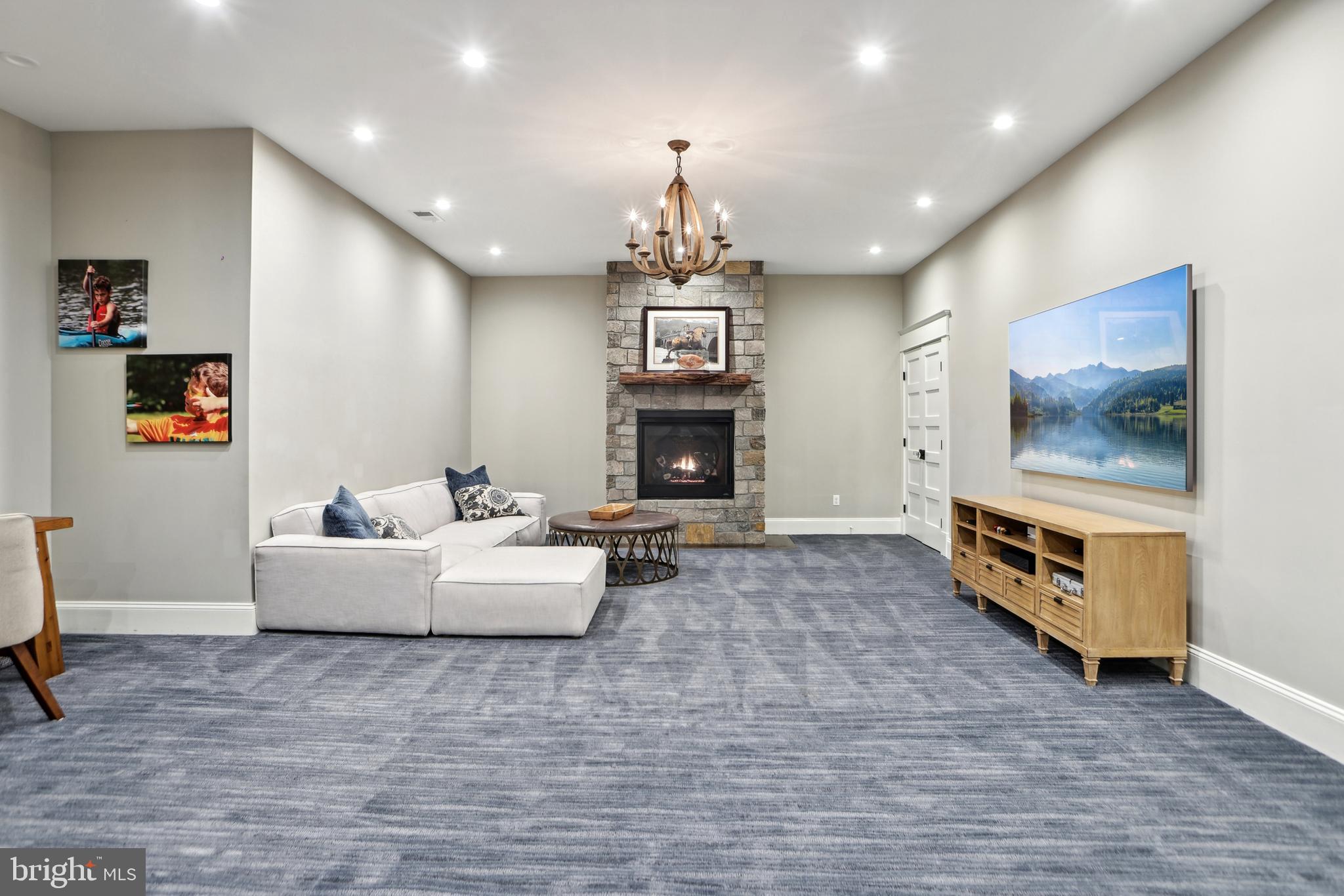 COUNTRY CLUB PARK - Residential