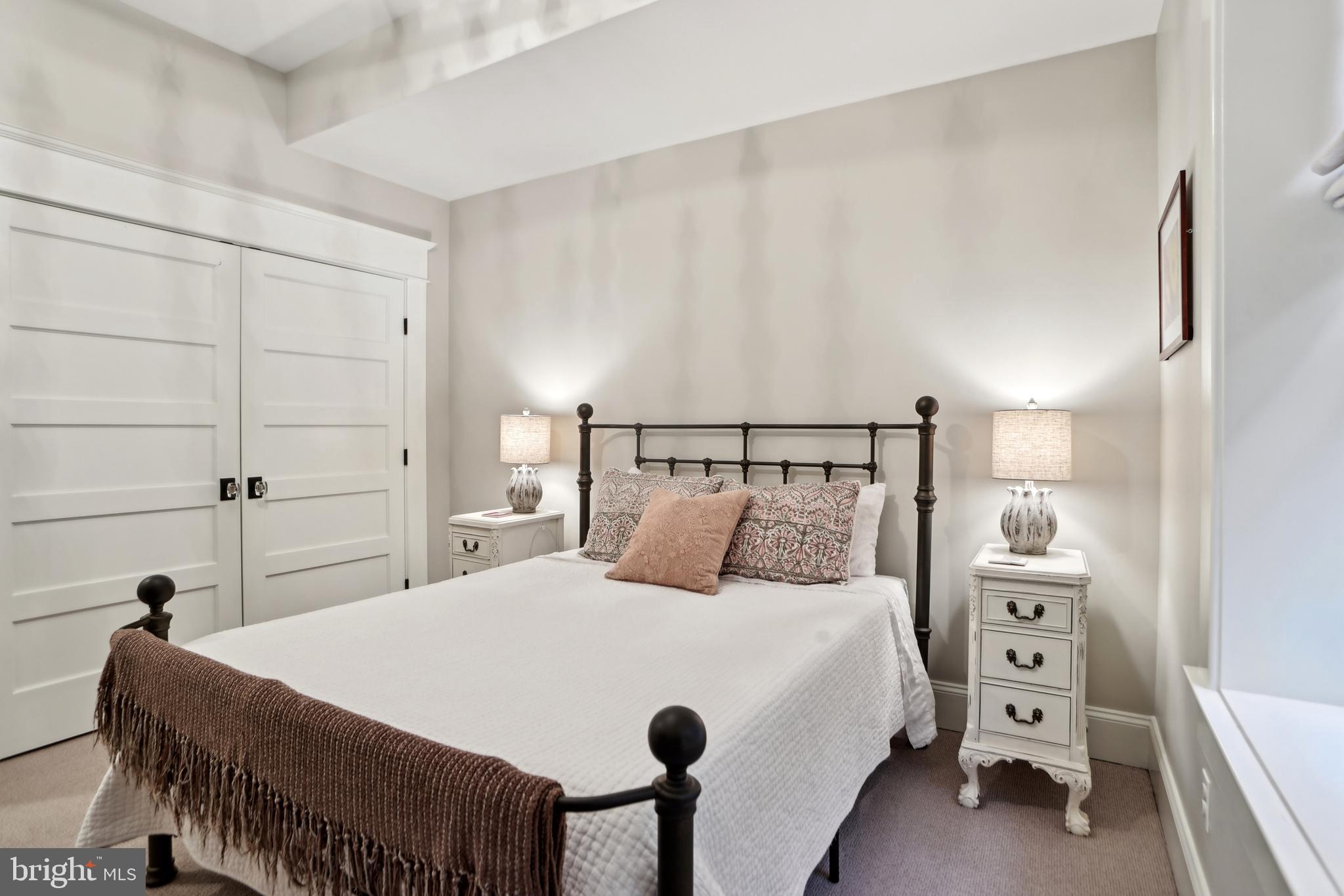 COUNTRY CLUB PARK - Residential