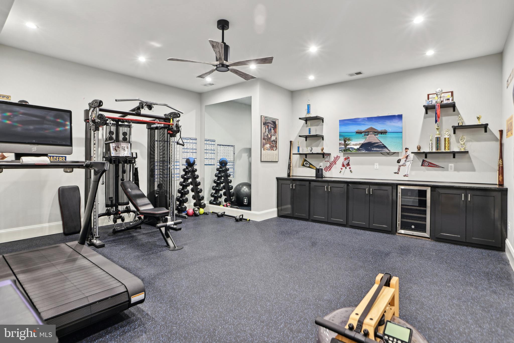 COUNTRY CLUB PARK - Residential