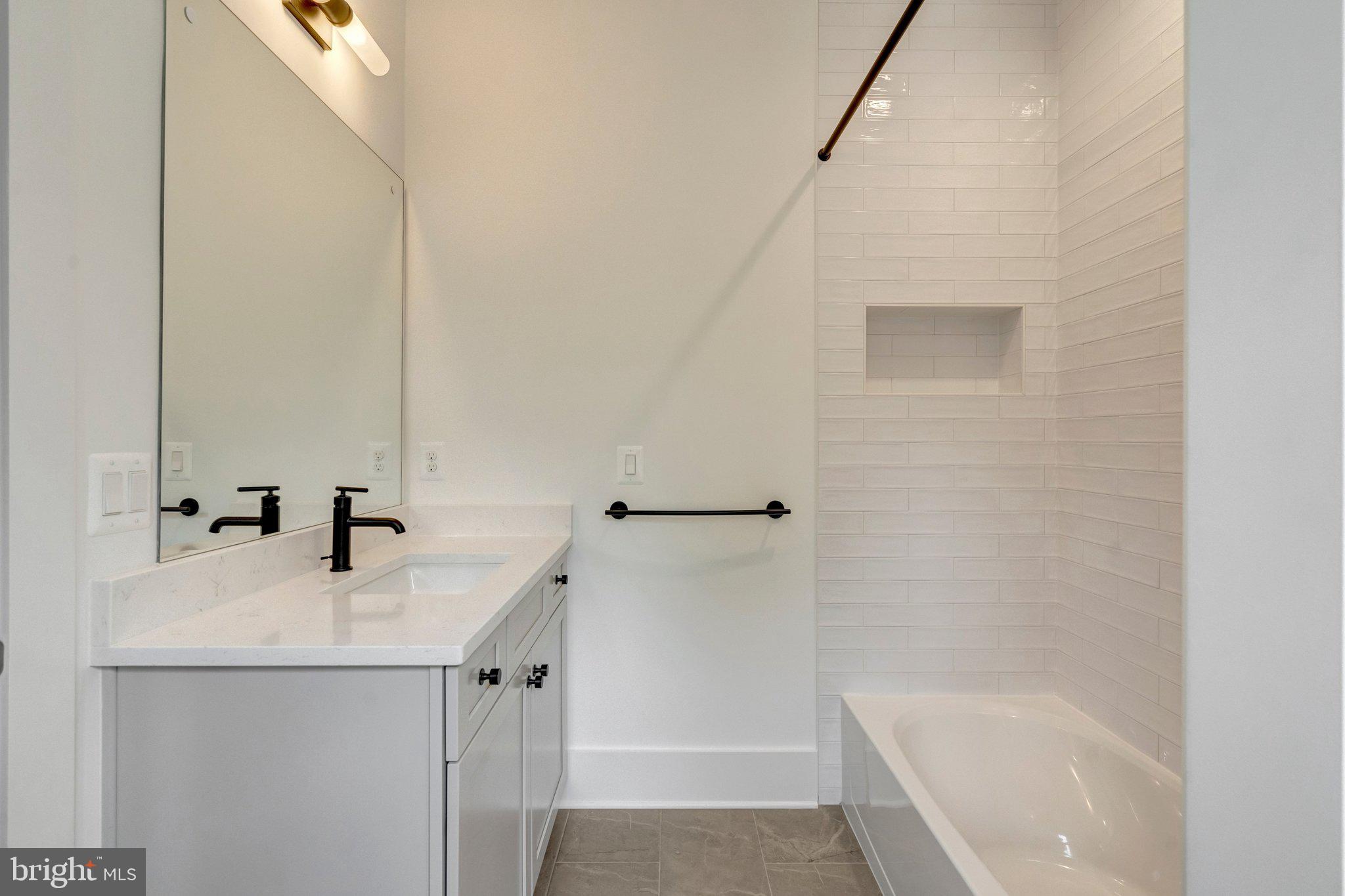 LEE FOREST - Residential