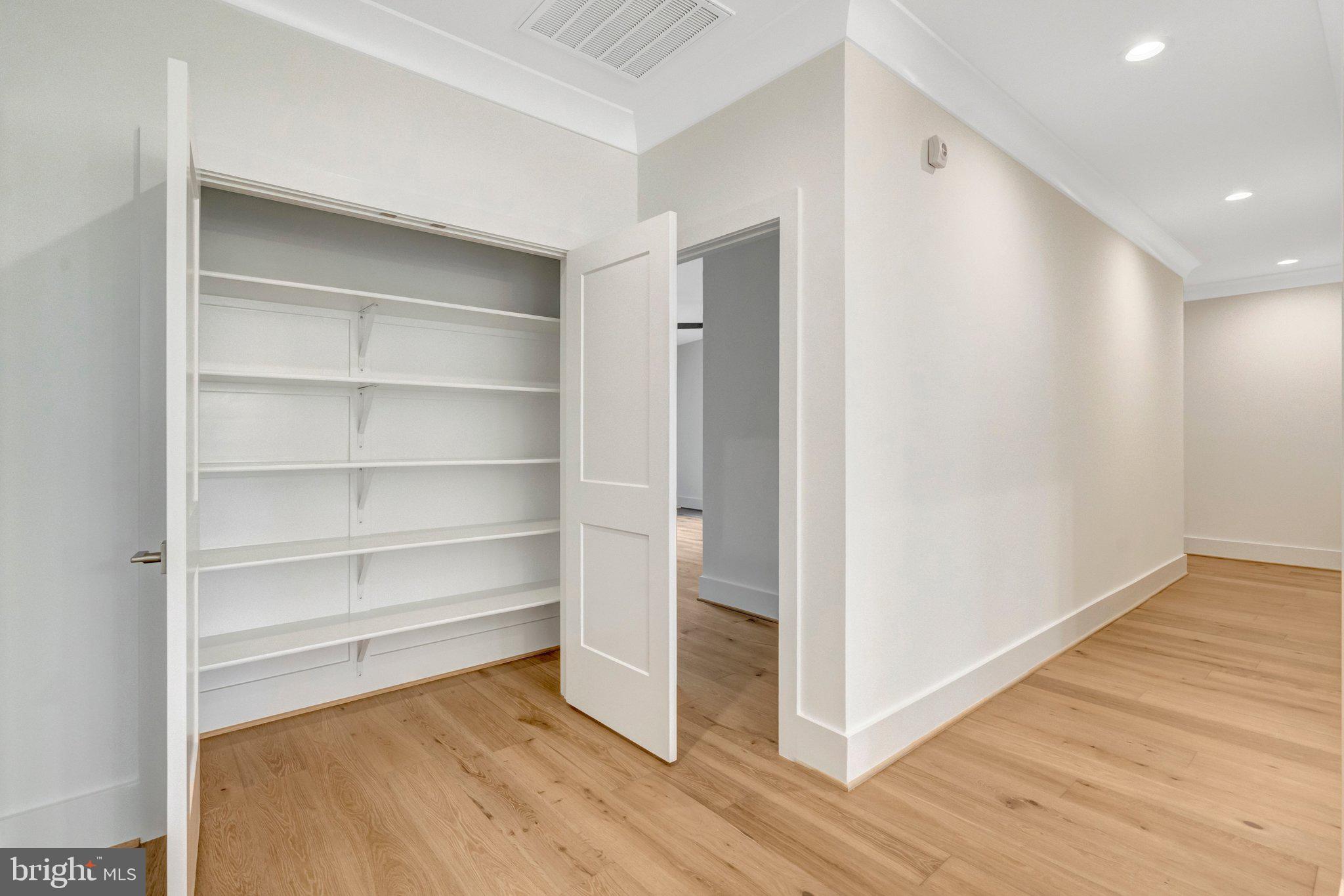 LEE FOREST - Residential