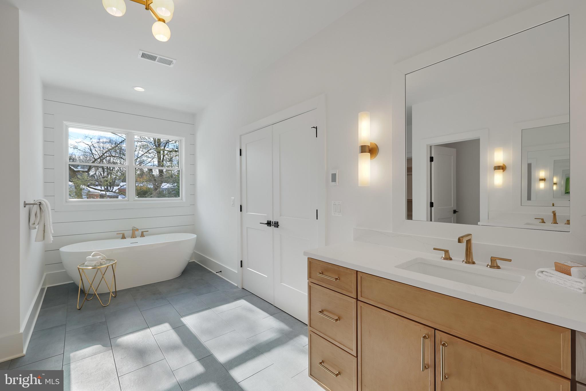 LEE FOREST - Residential