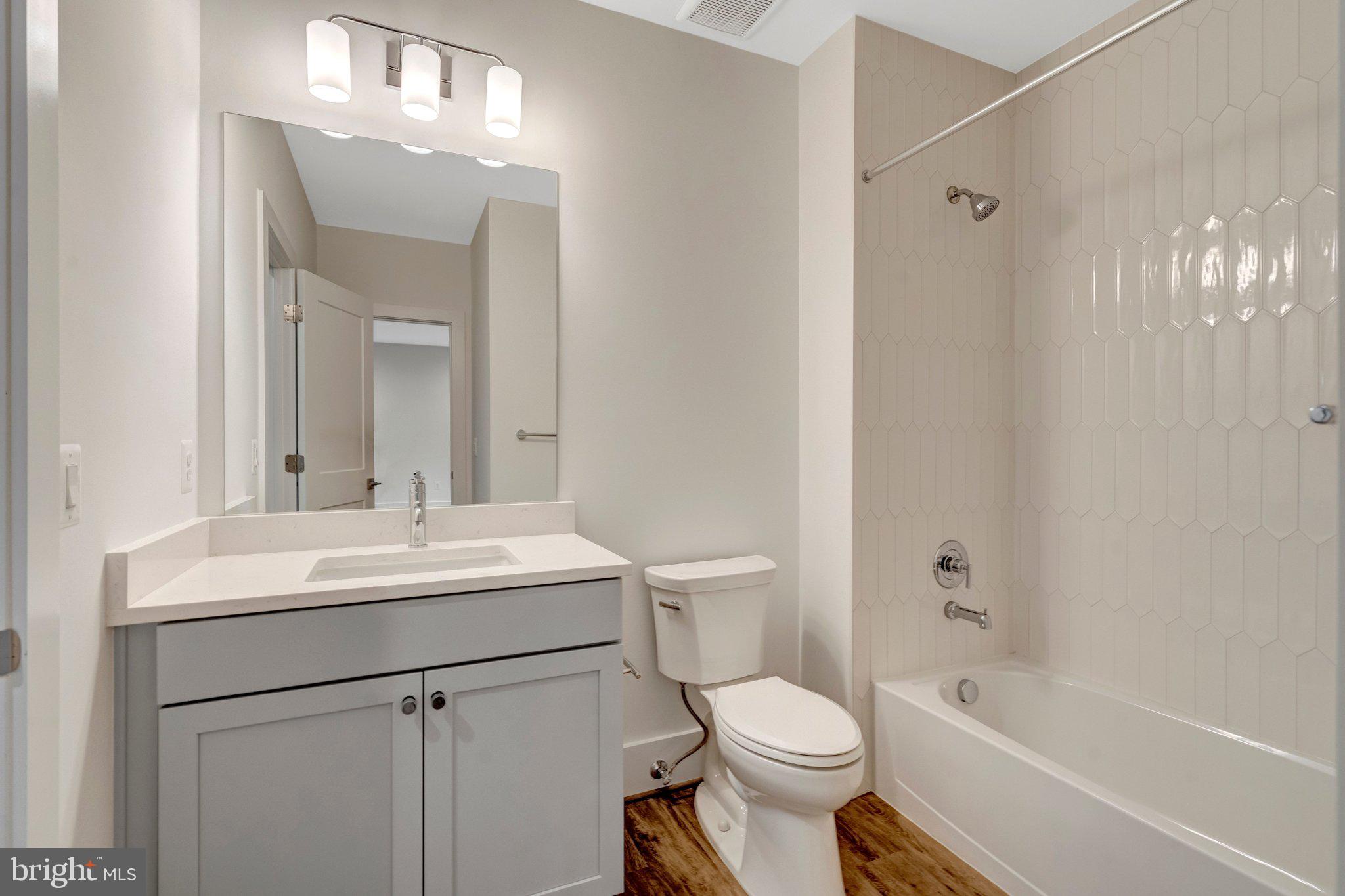 LEE FOREST - Residential