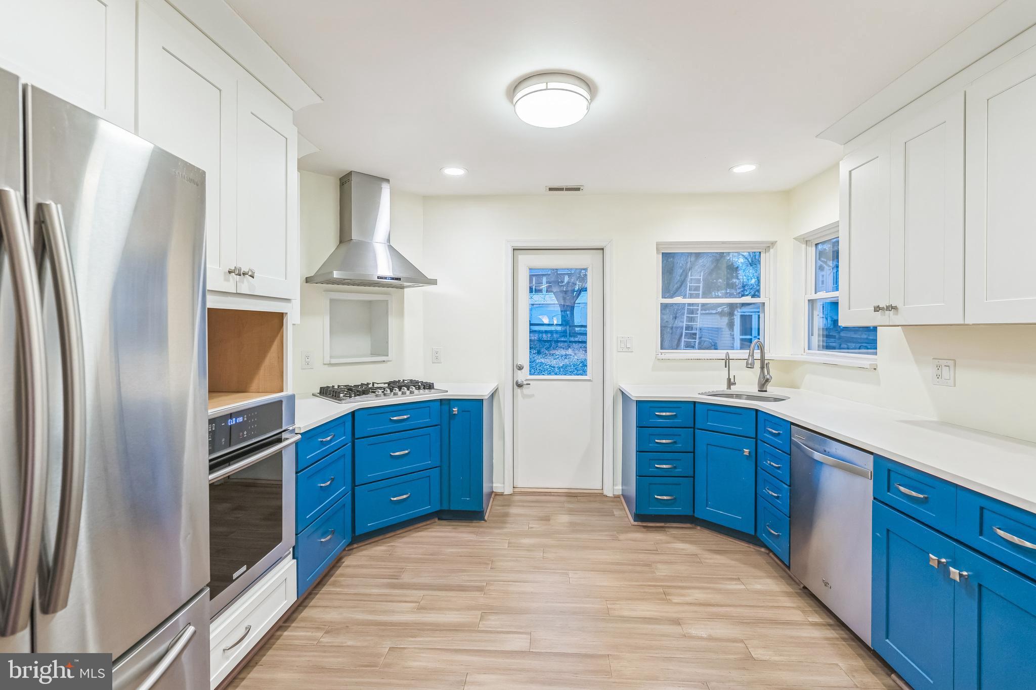 HILLSMERE SHORES - Residential