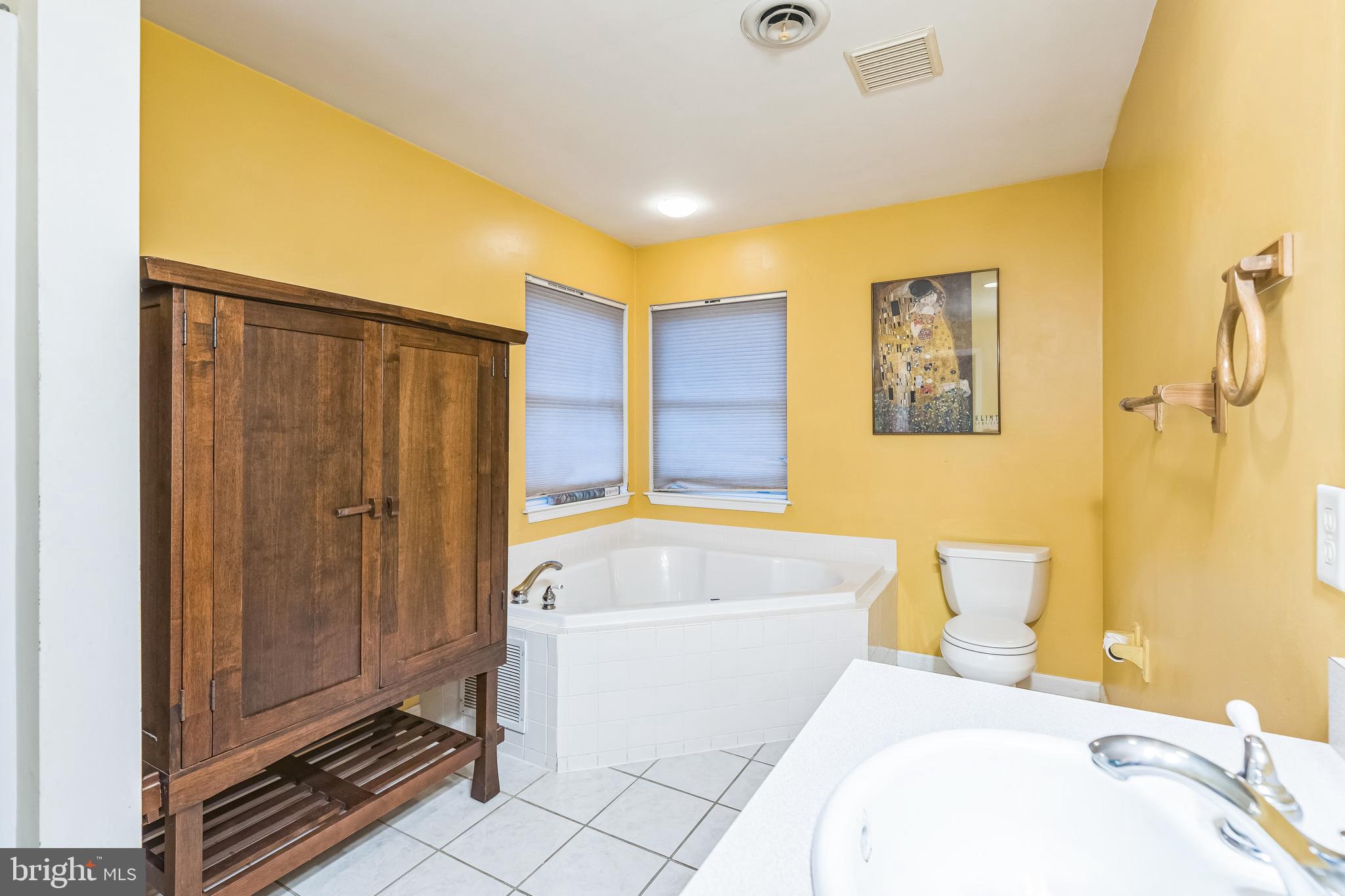 HILLSMERE SHORES - Residential