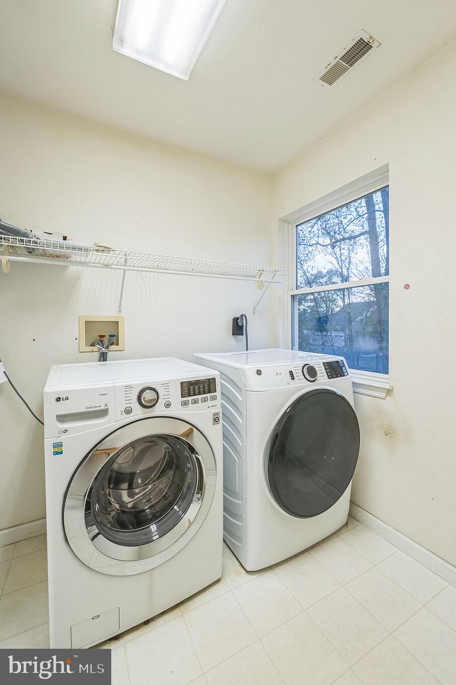 HILLSMERE SHORES - Residential