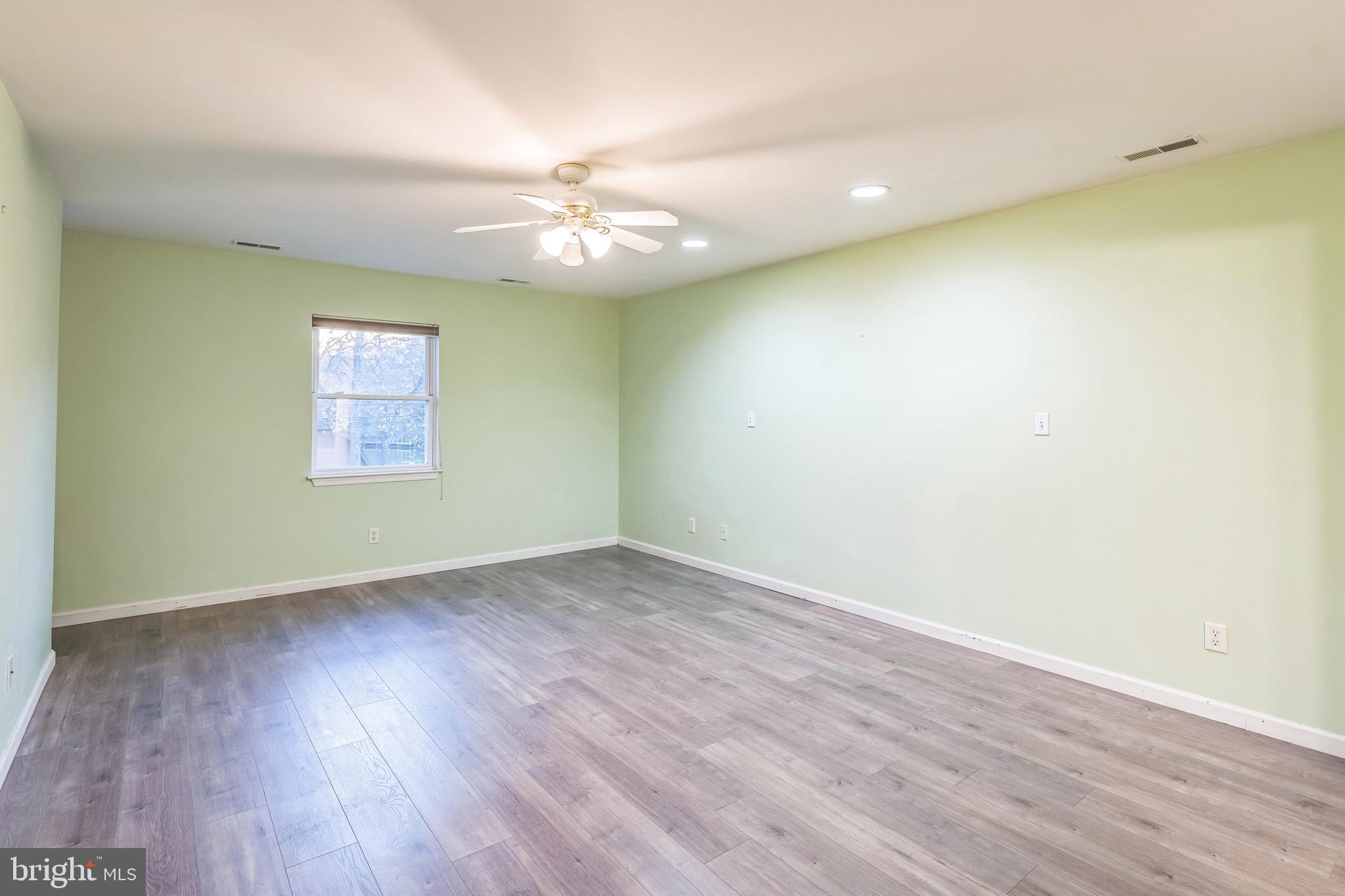 HILLSMERE SHORES - Residential