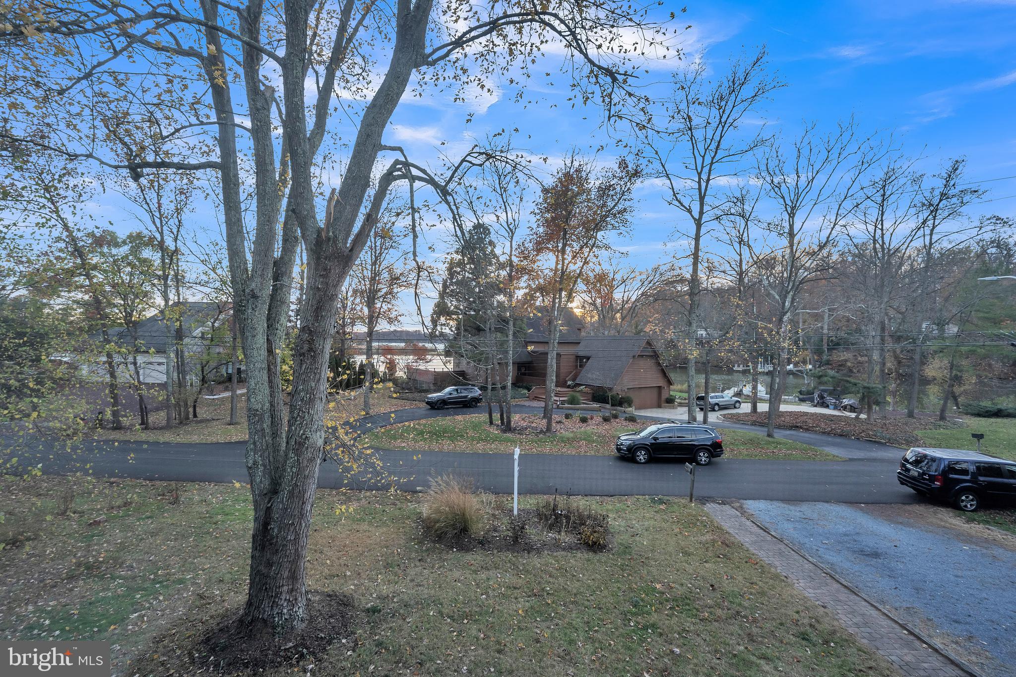 HILLSMERE SHORES - Residential