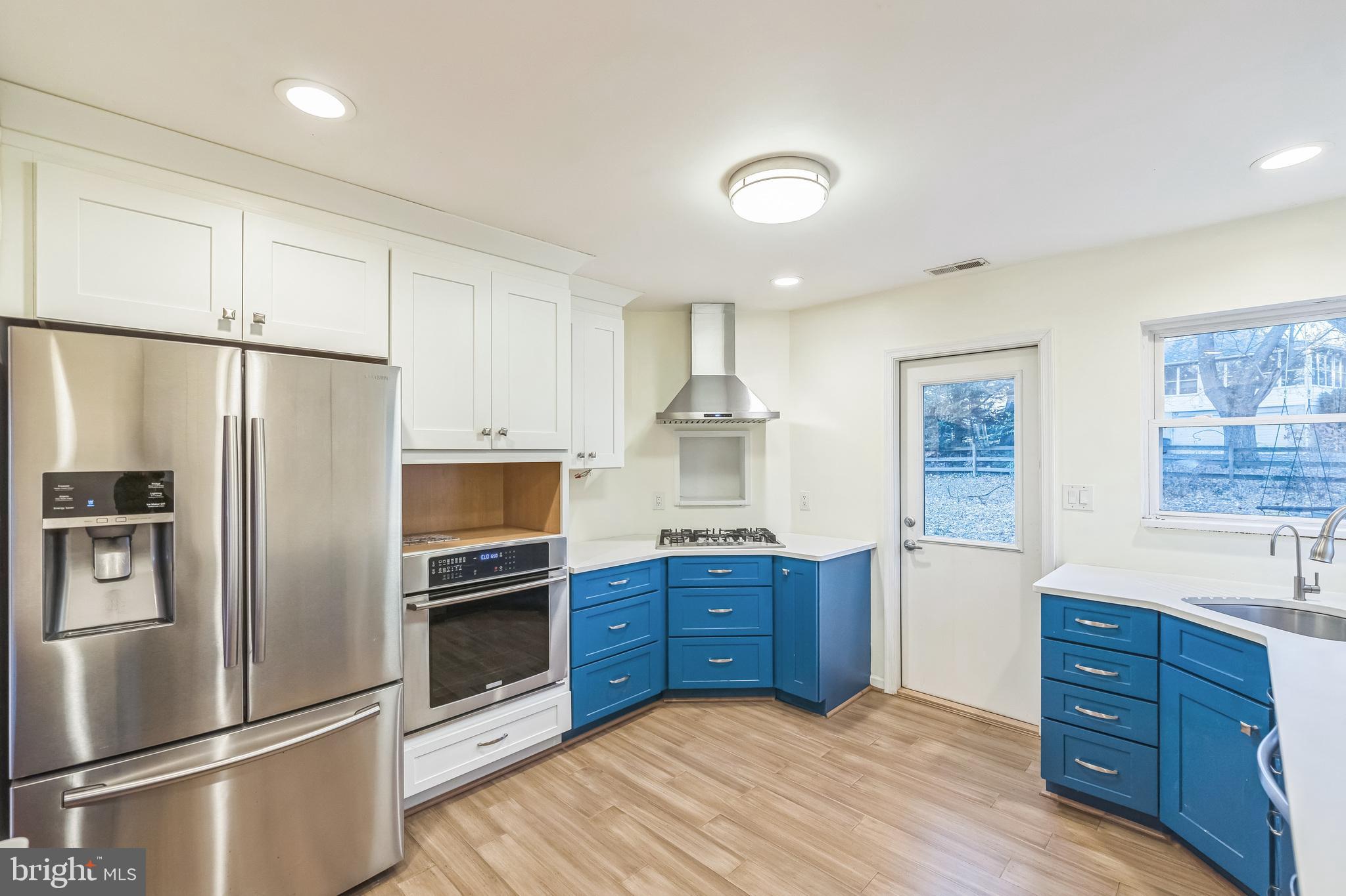 HILLSMERE SHORES - Residential