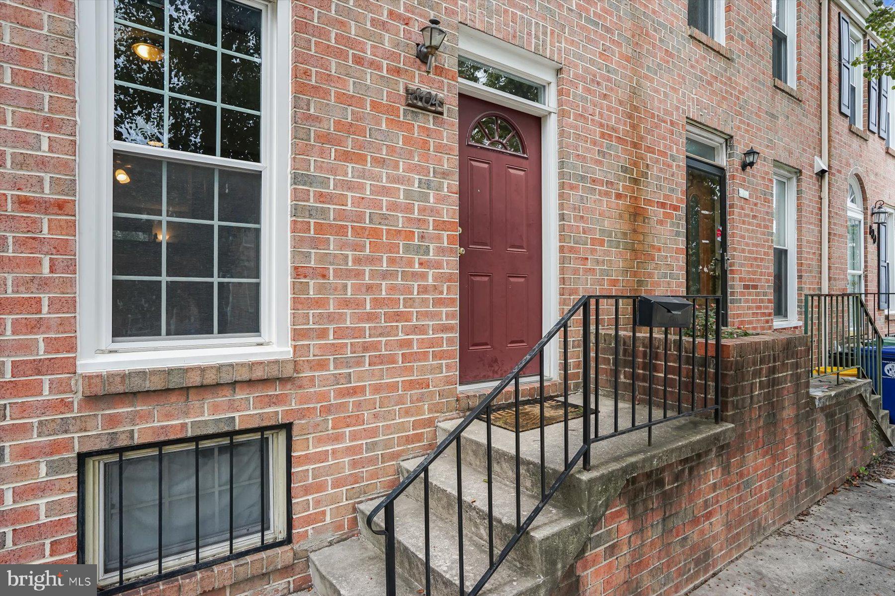 804 W BARRE STREET