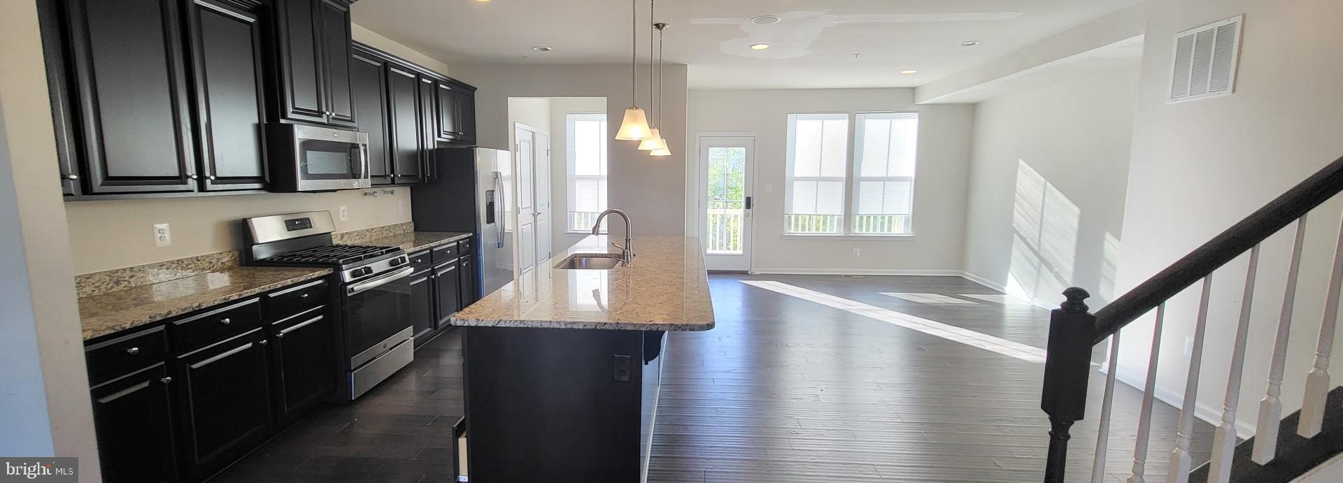 WESTCHESTER SQUARE - Residential