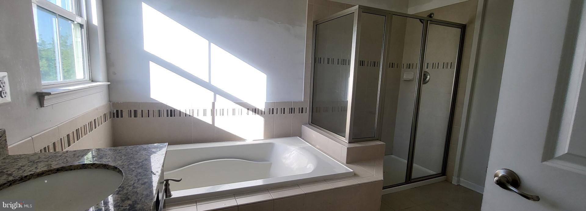 WESTCHESTER SQUARE - Residential