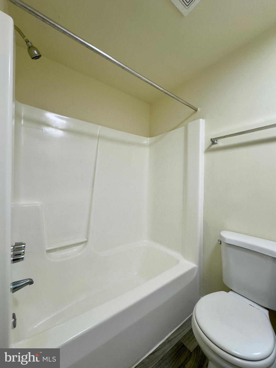 OLD GOUCHER - Residential Lease