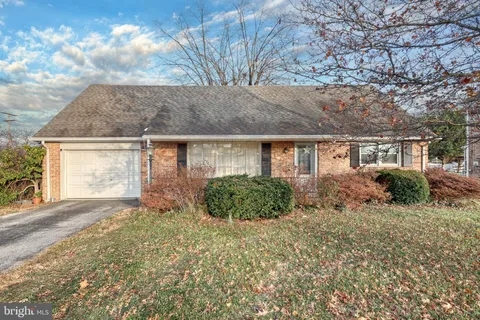 385 Edgewood Road, York, PA 17402 - MLS#: PAYK2072696