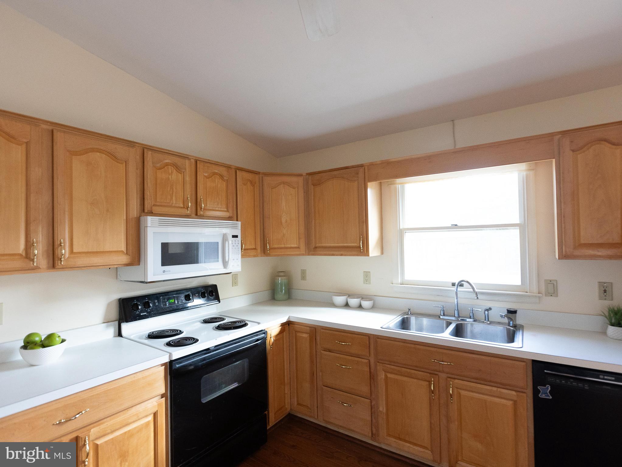 TOWN CREEK MANOR - Residential