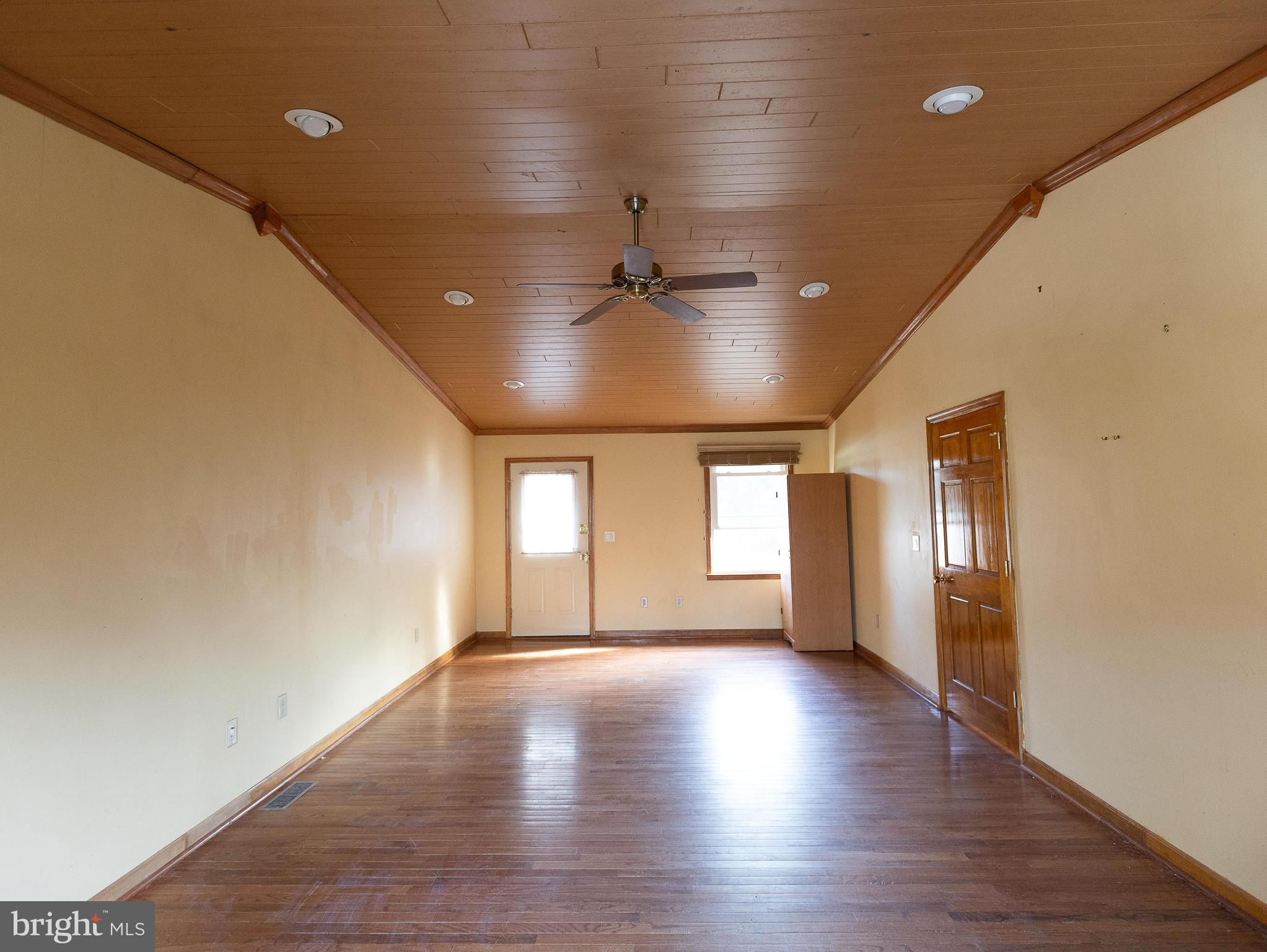 TOWN CREEK MANOR - Residential