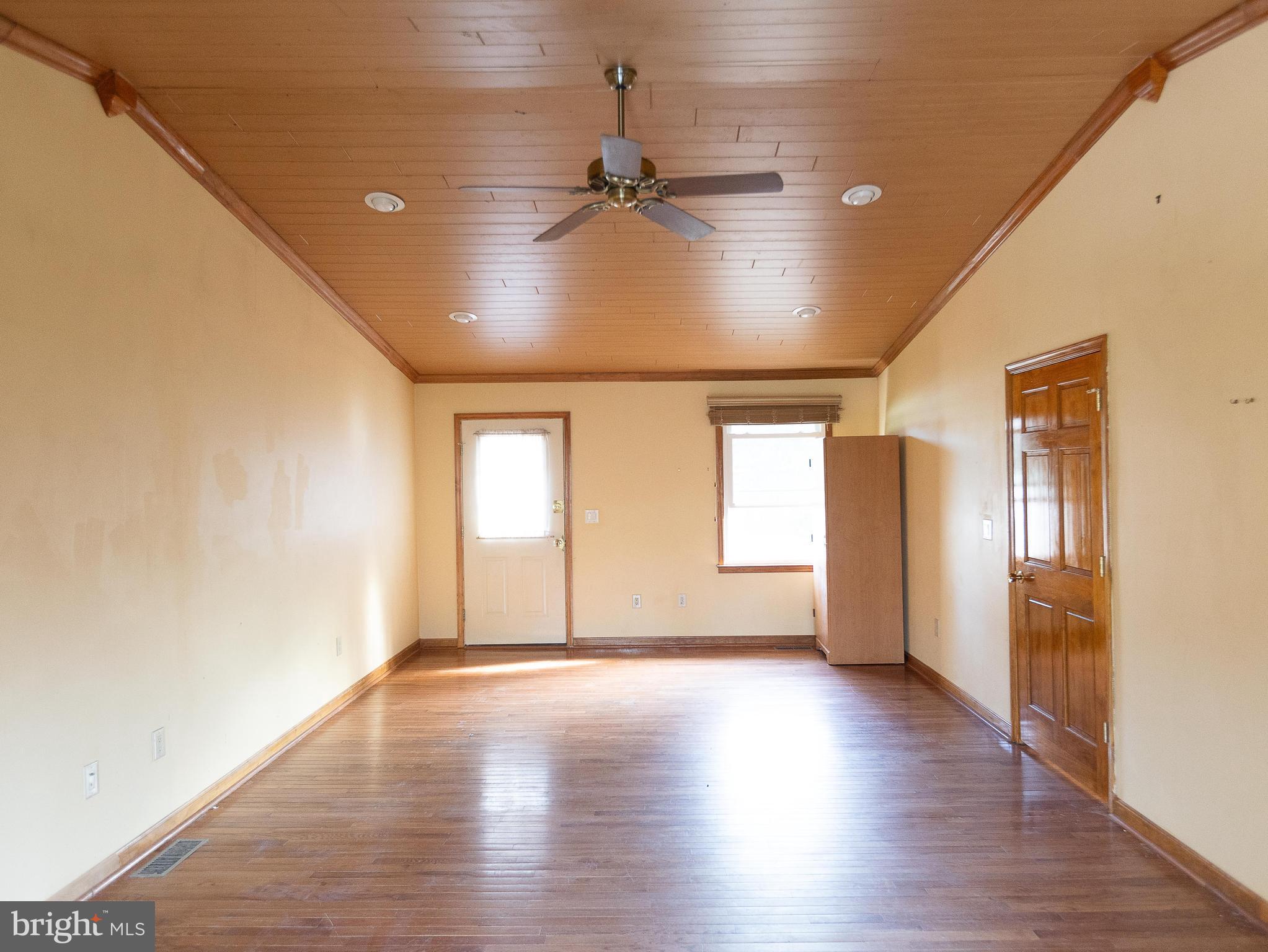 TOWN CREEK MANOR - Residential