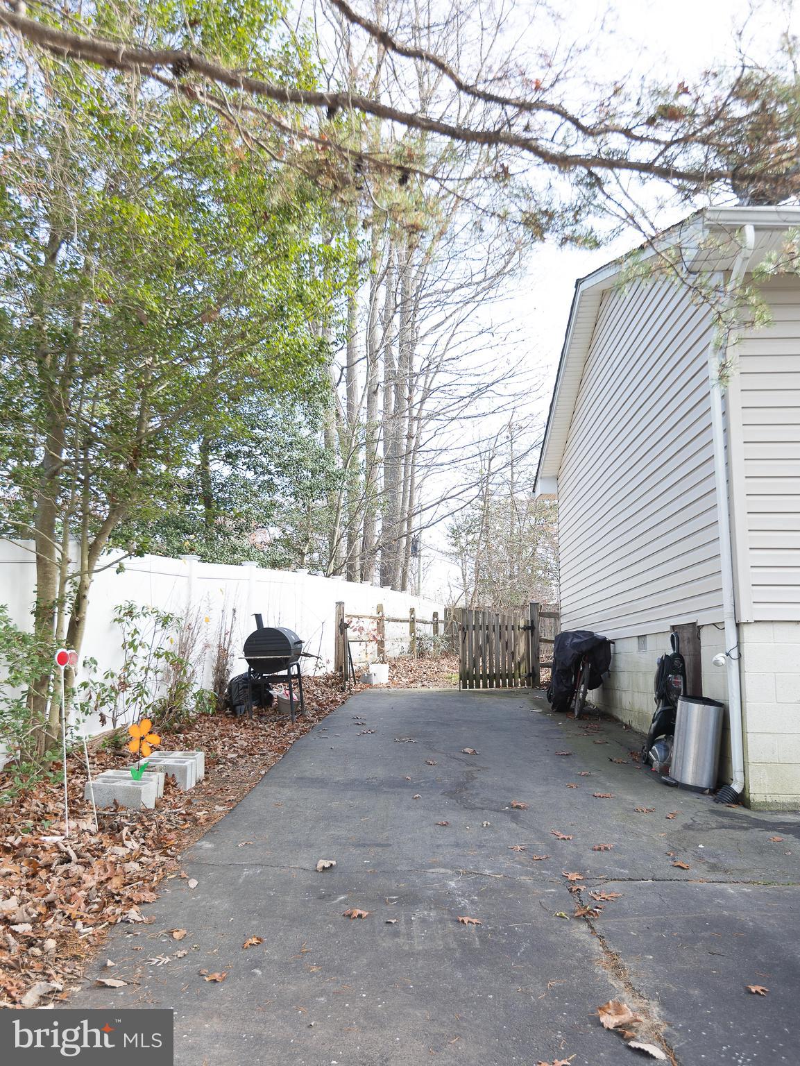 TOWN CREEK MANOR - Residential