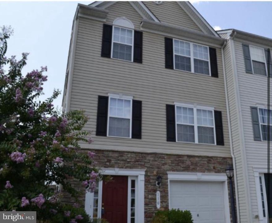 End unit townhome that offers 3 bedrooms and 2 full and 2 half baths.  Fenced yard, deck and one car garage.  Beautiful hardwoods and brand-new carpet through out.