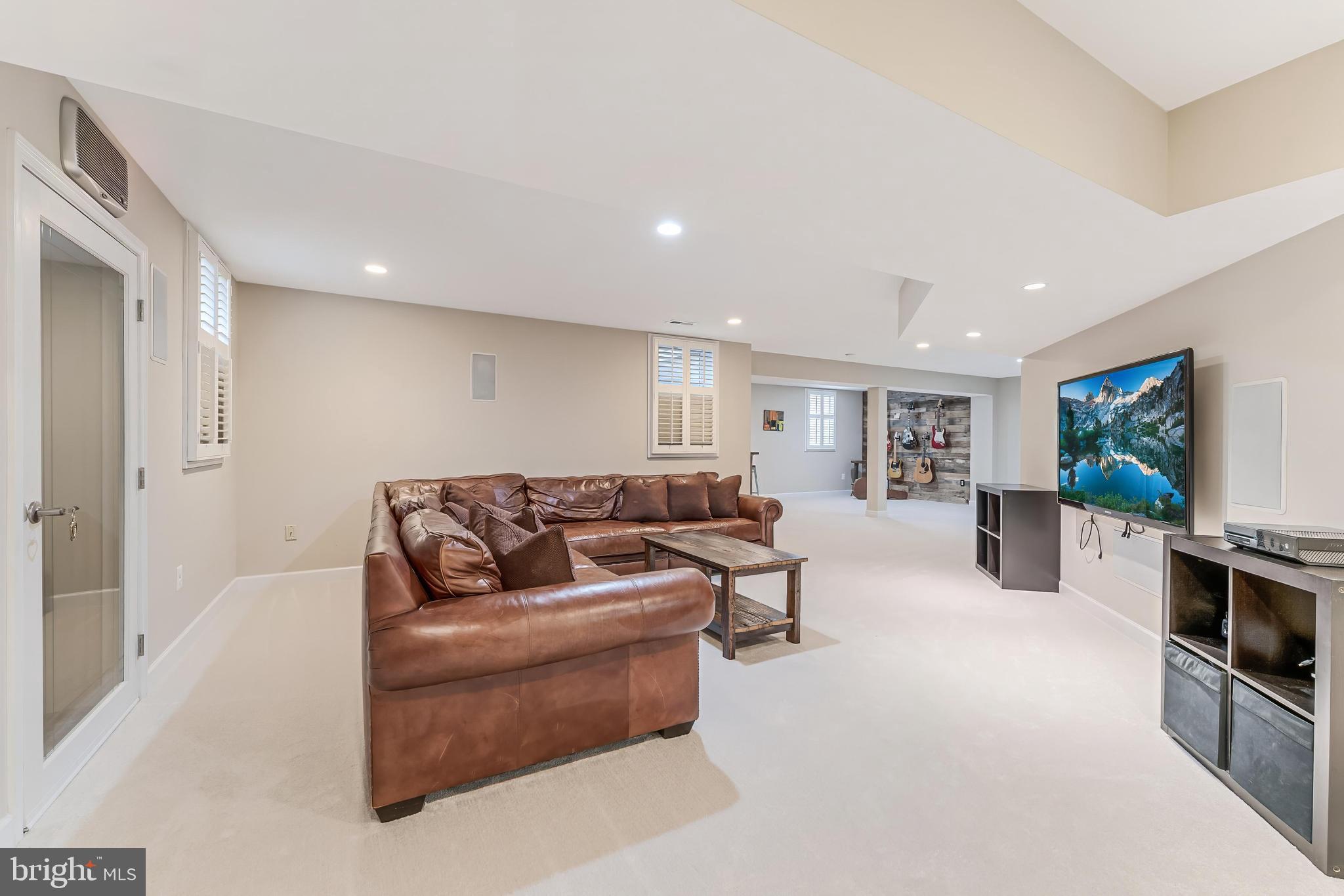 CHANTILLY HIGHLANDS - Residential