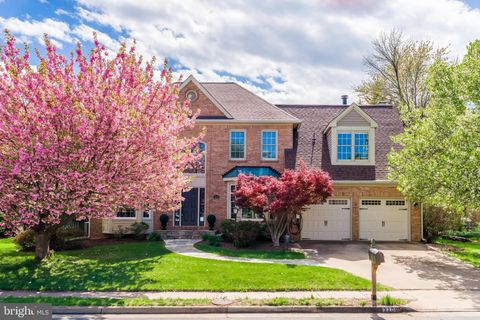 Photo of 3109 Kinross Circle, HERNDON, VA 20171 (MLS # VAFX2283226)