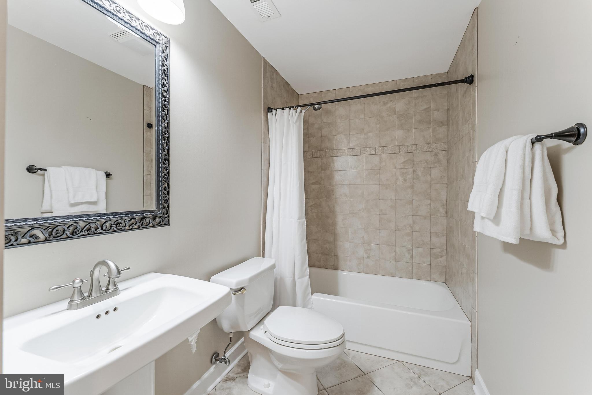 CHANTILLY HIGHLANDS - Residential