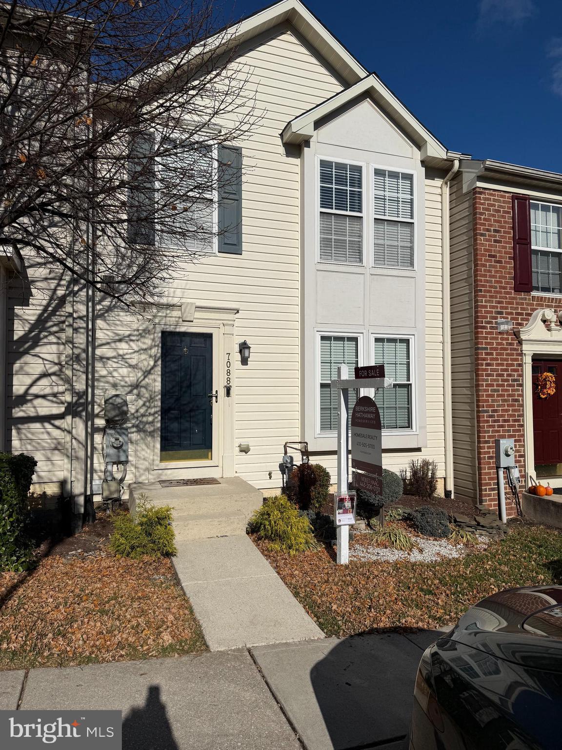 VILLAGE TOWNS - Residential Lease