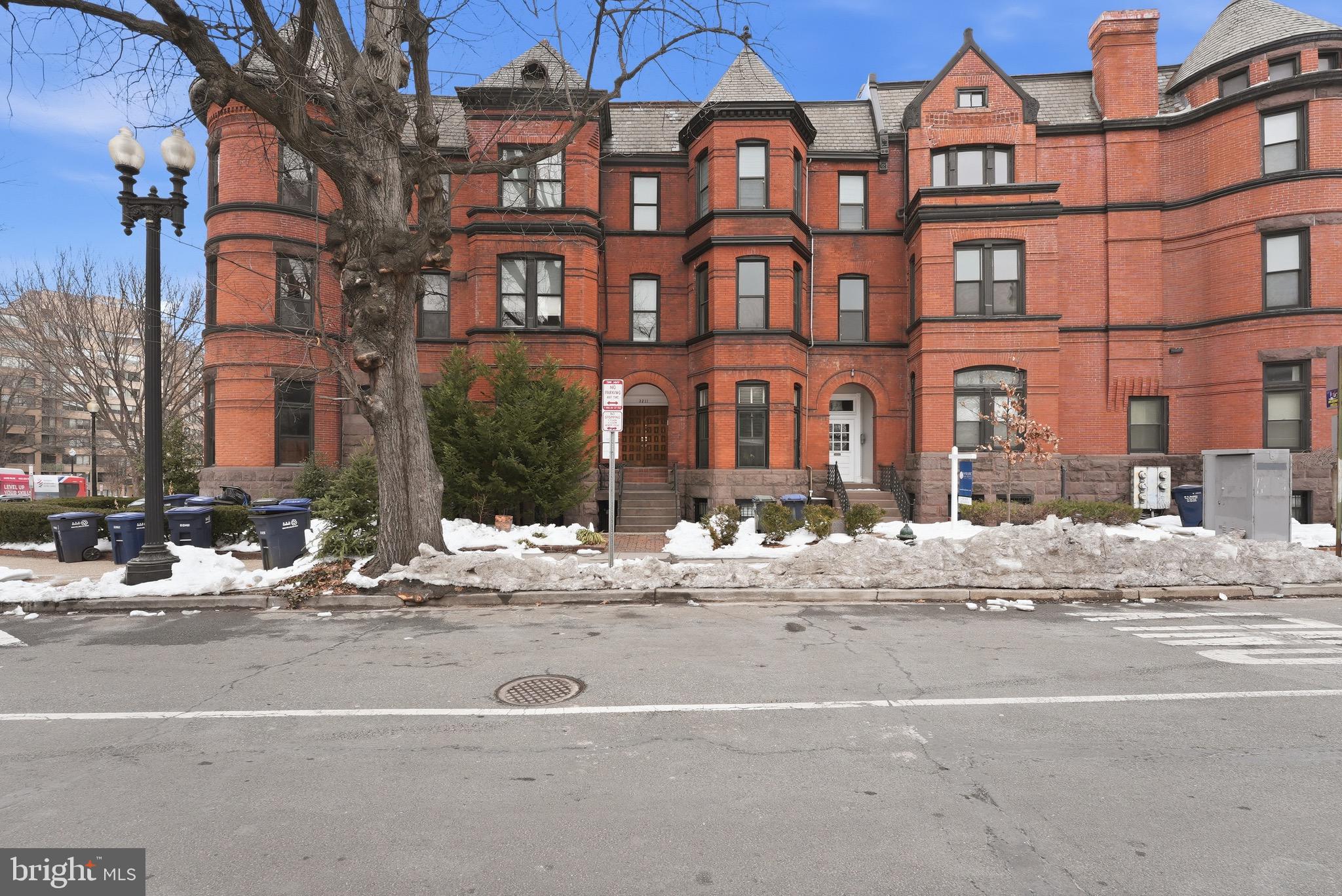 2211 WASHINGTON CIRCLE NW