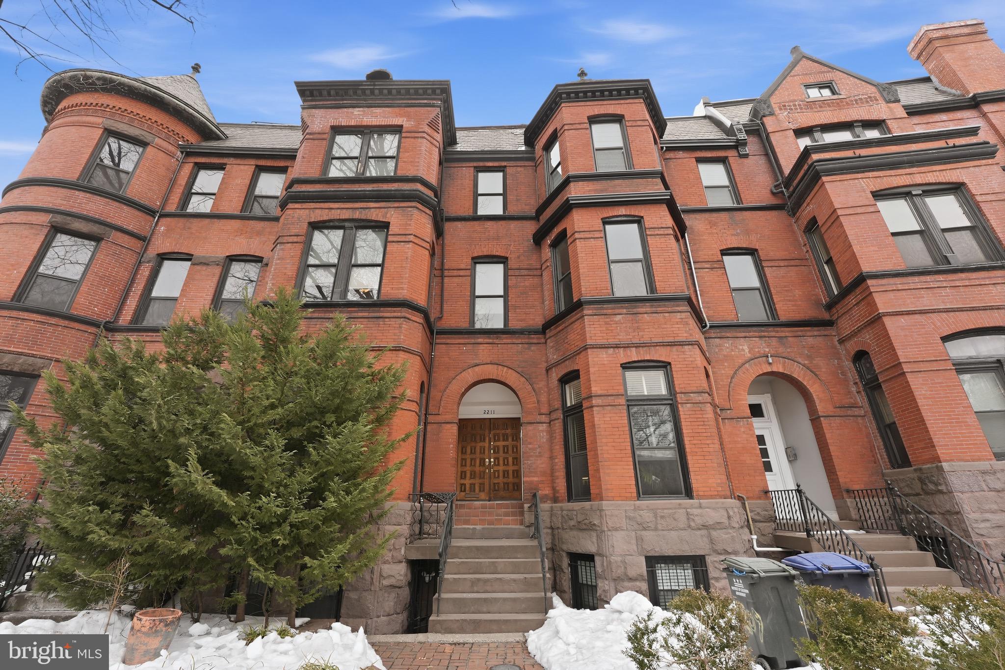2211 WASHINGTON CIRCLE NW