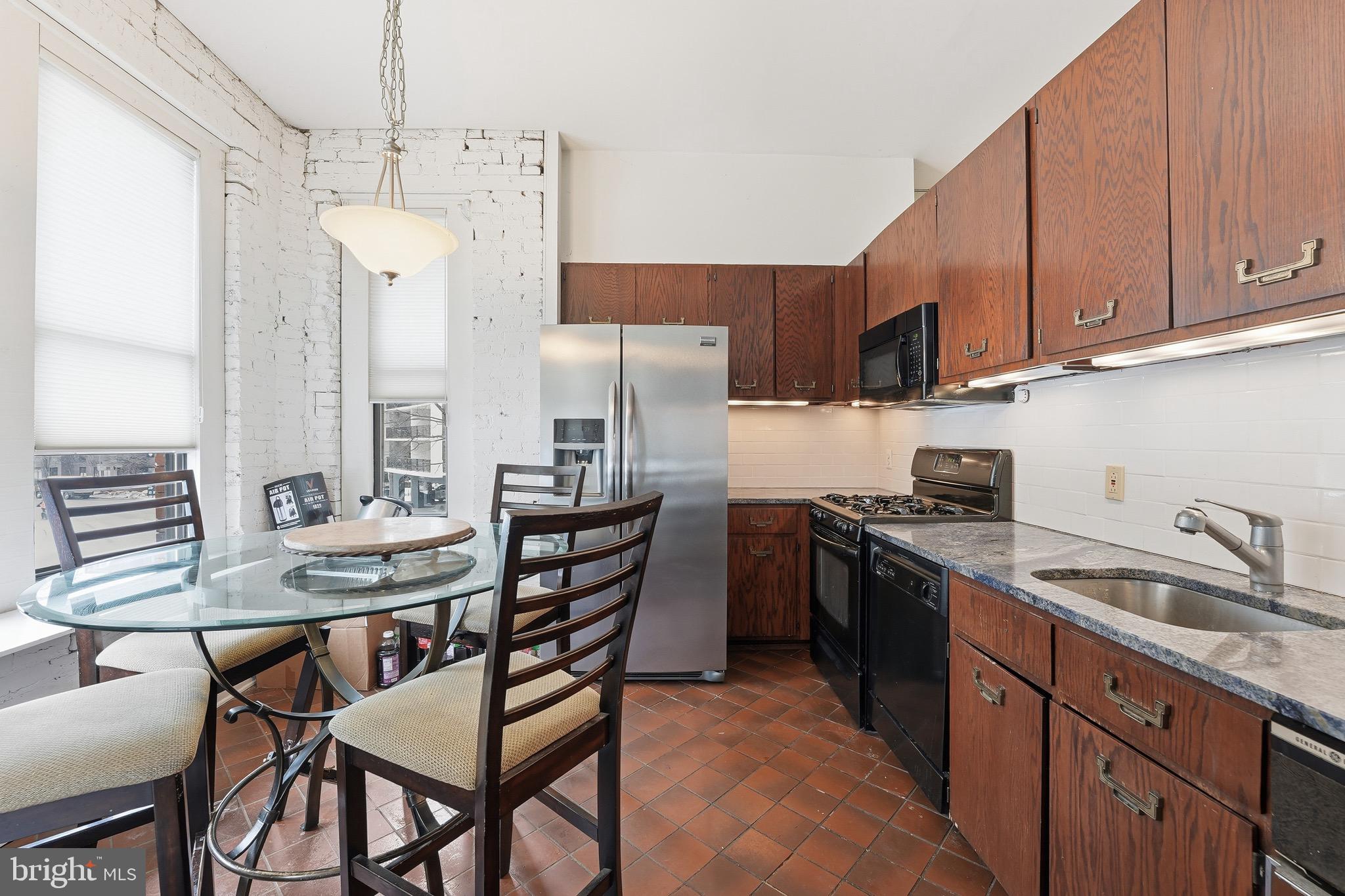 2211 WASHINGTON CIRCLE NW