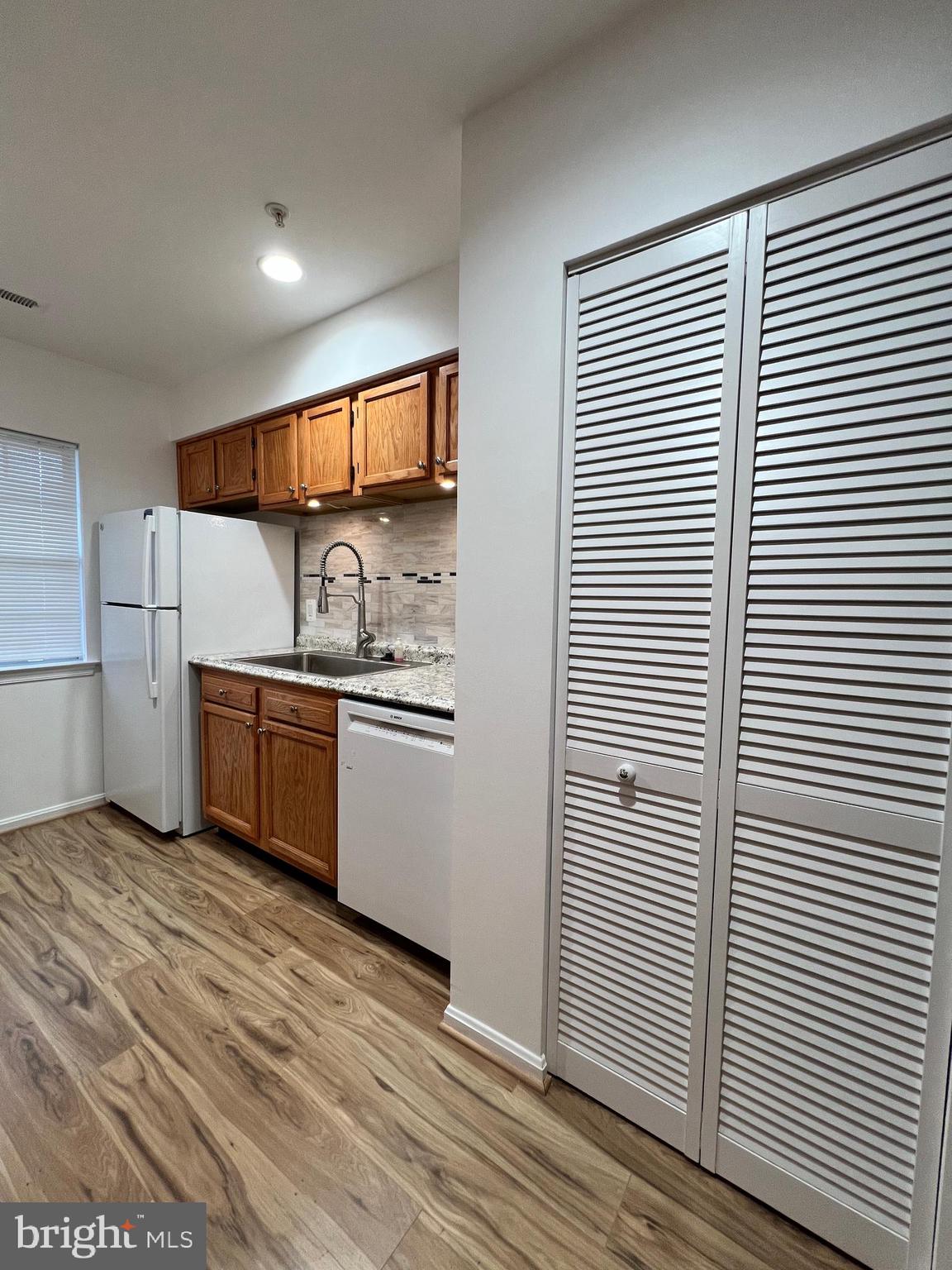 CHERRY VIEW PARK - Residential Lease